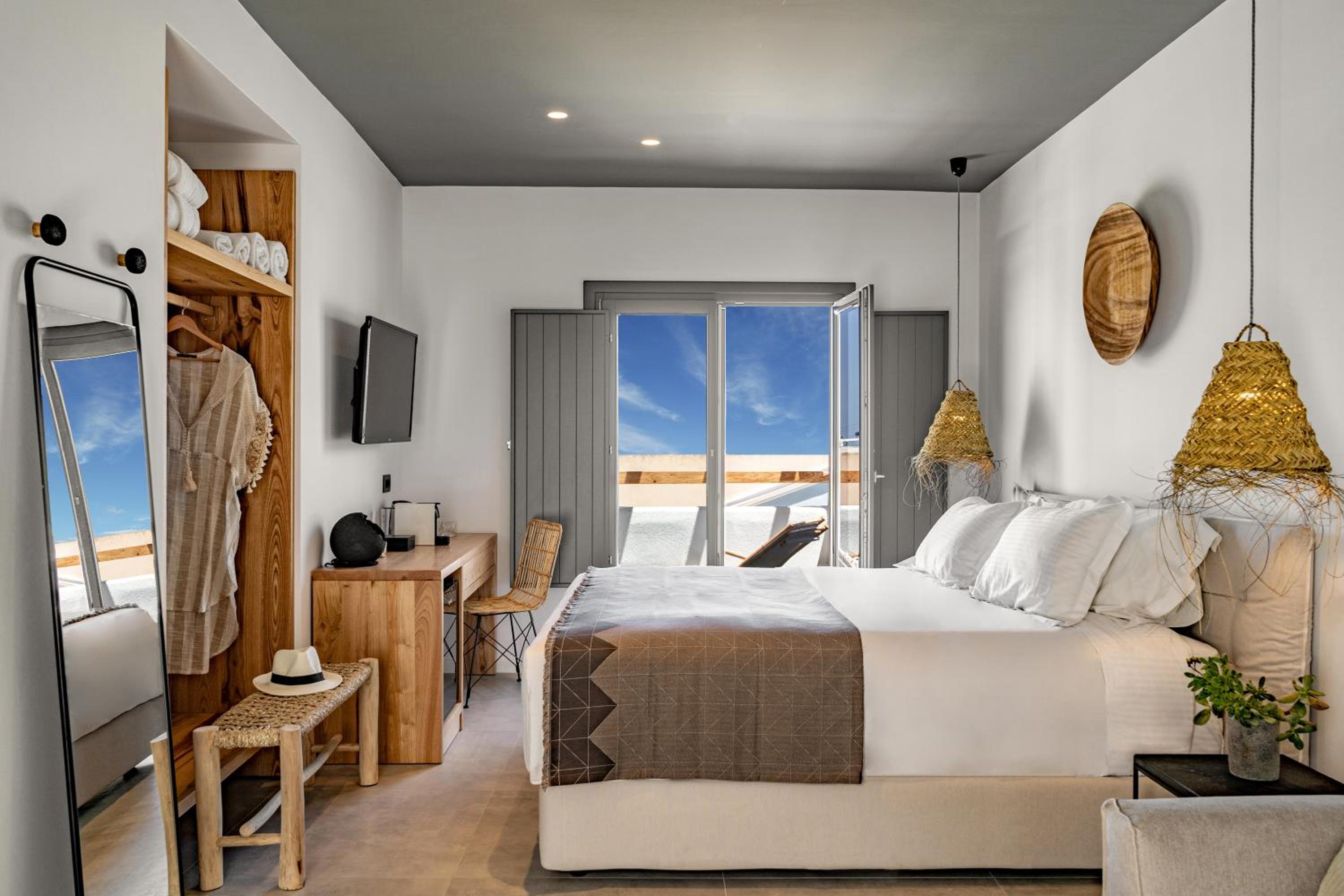 Comfort Suite with Outdoor Hot Tub