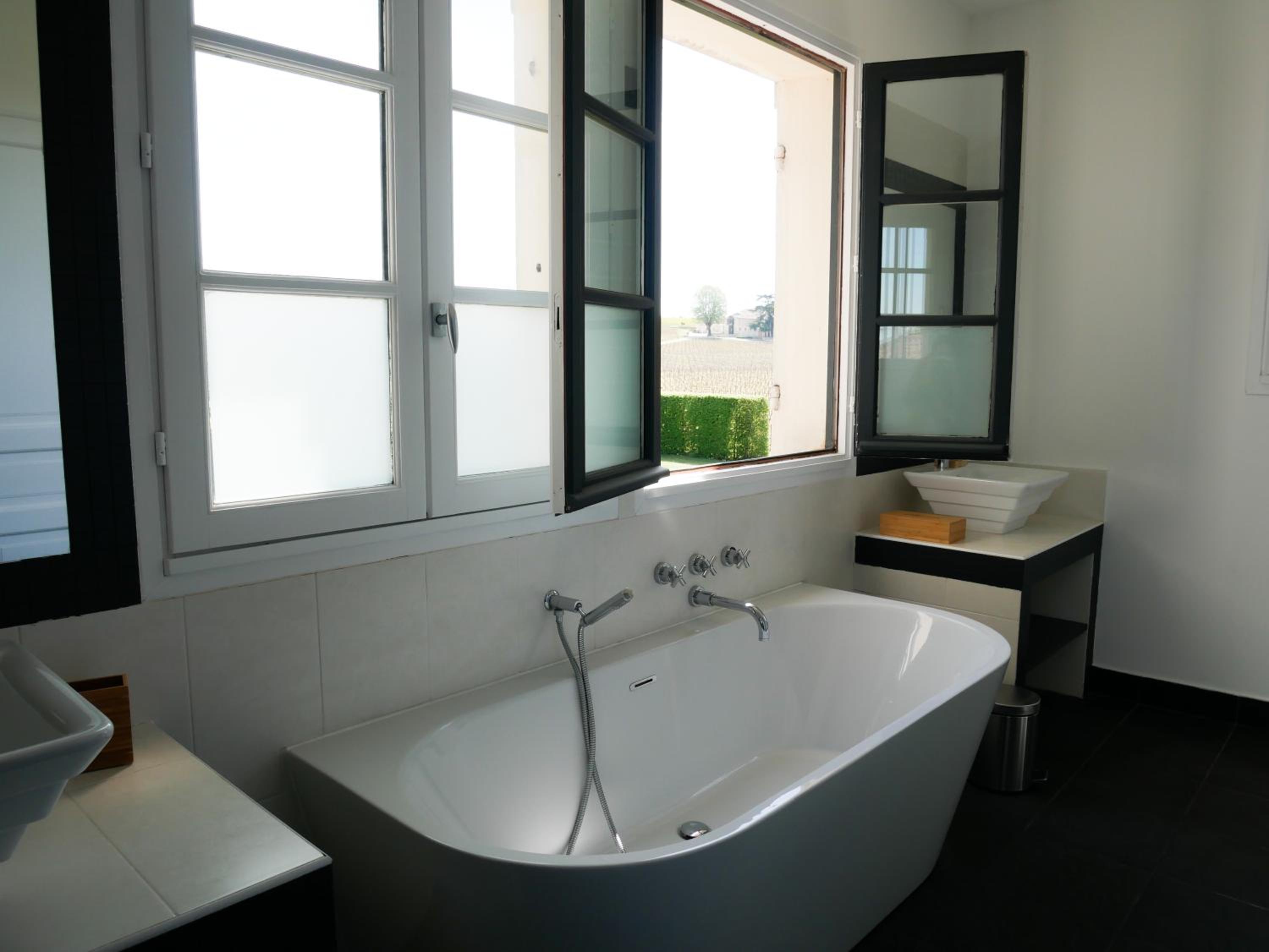 Superior King Suite photo 3