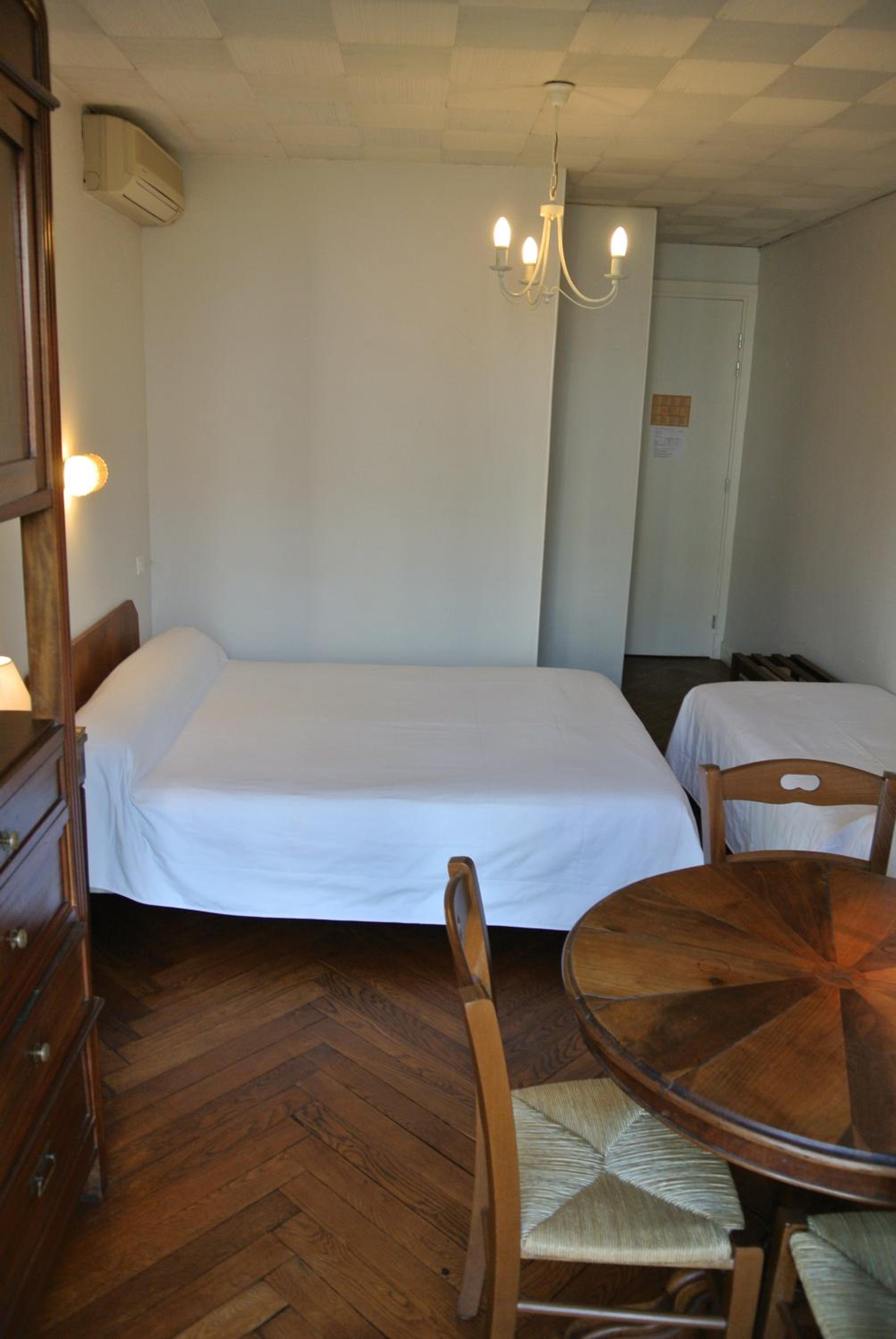 Double Room - Photo 3