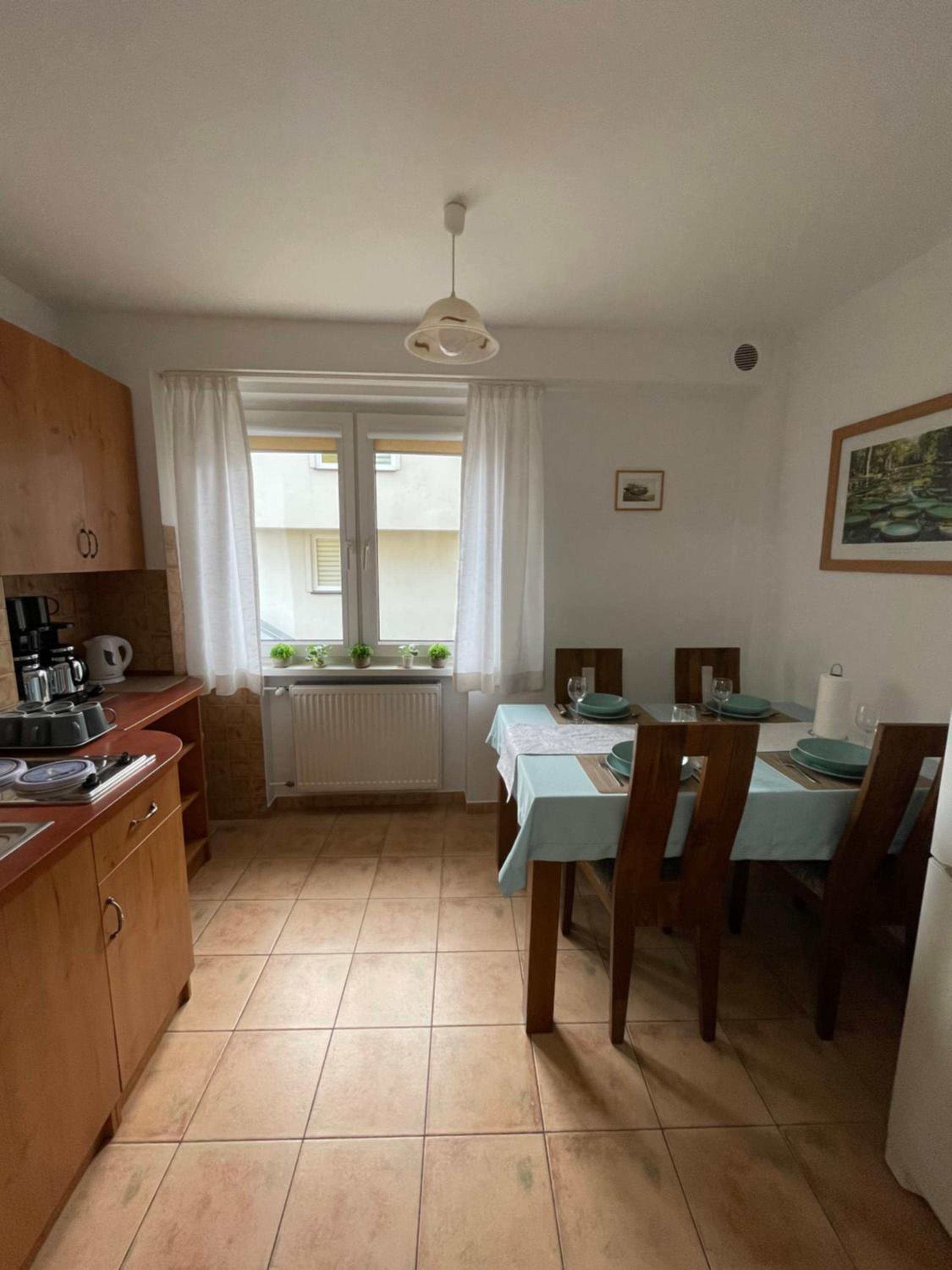Family Suite with Balcony - Photo 11