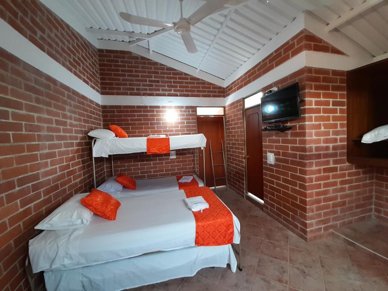 Quadruple Room with Private External Bathroom photo 2