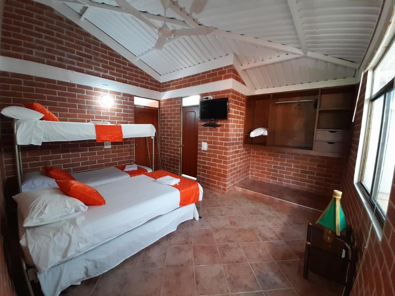 Quadruple Room with Private External Bathroom photo 3