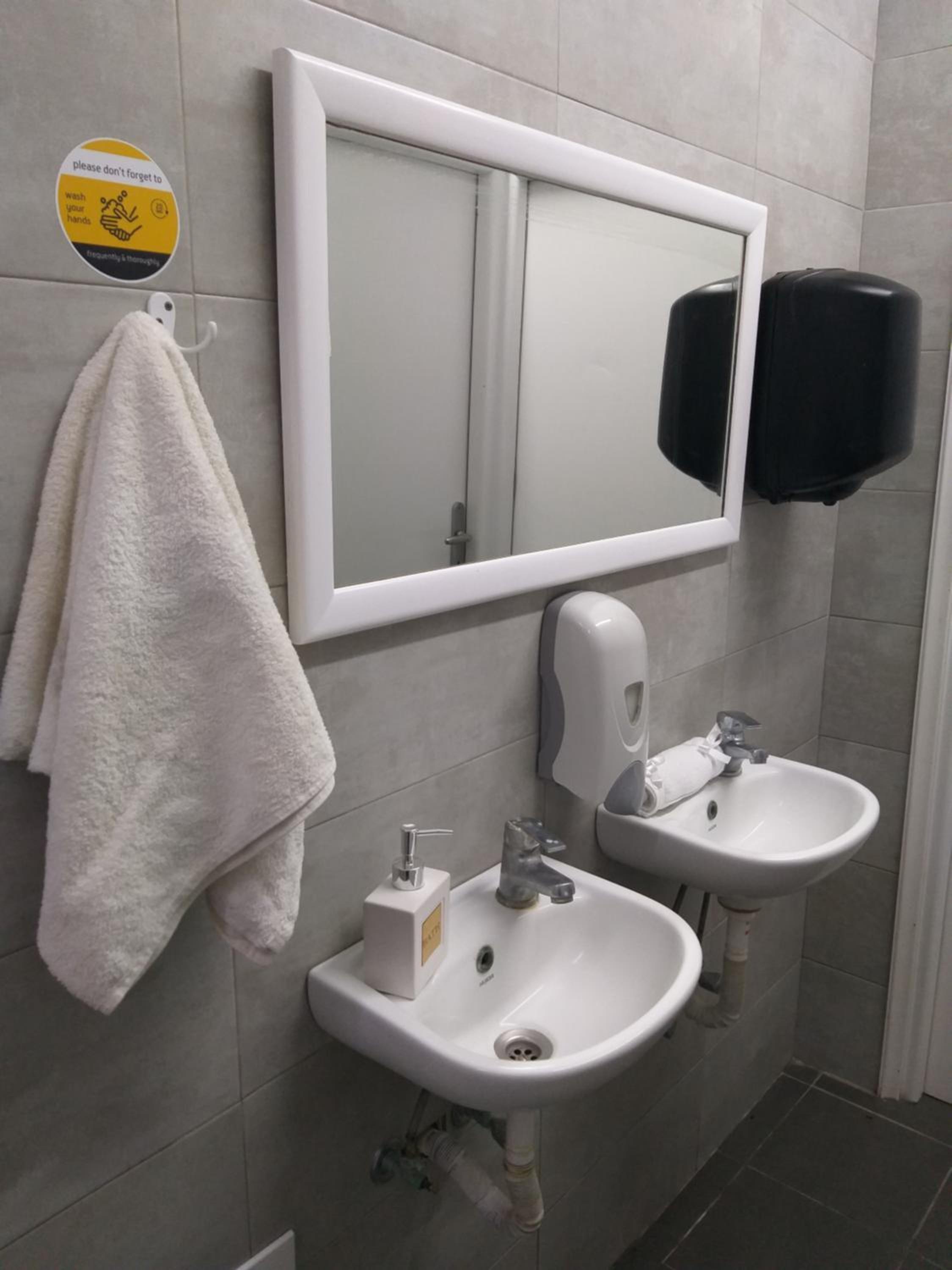 Bed in 8-Bed Mixed Dormitory Room