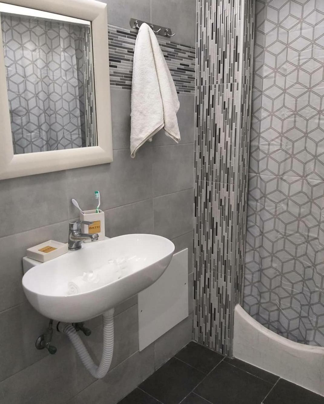 Bed in 10-Bed Mixed Dormitory Room