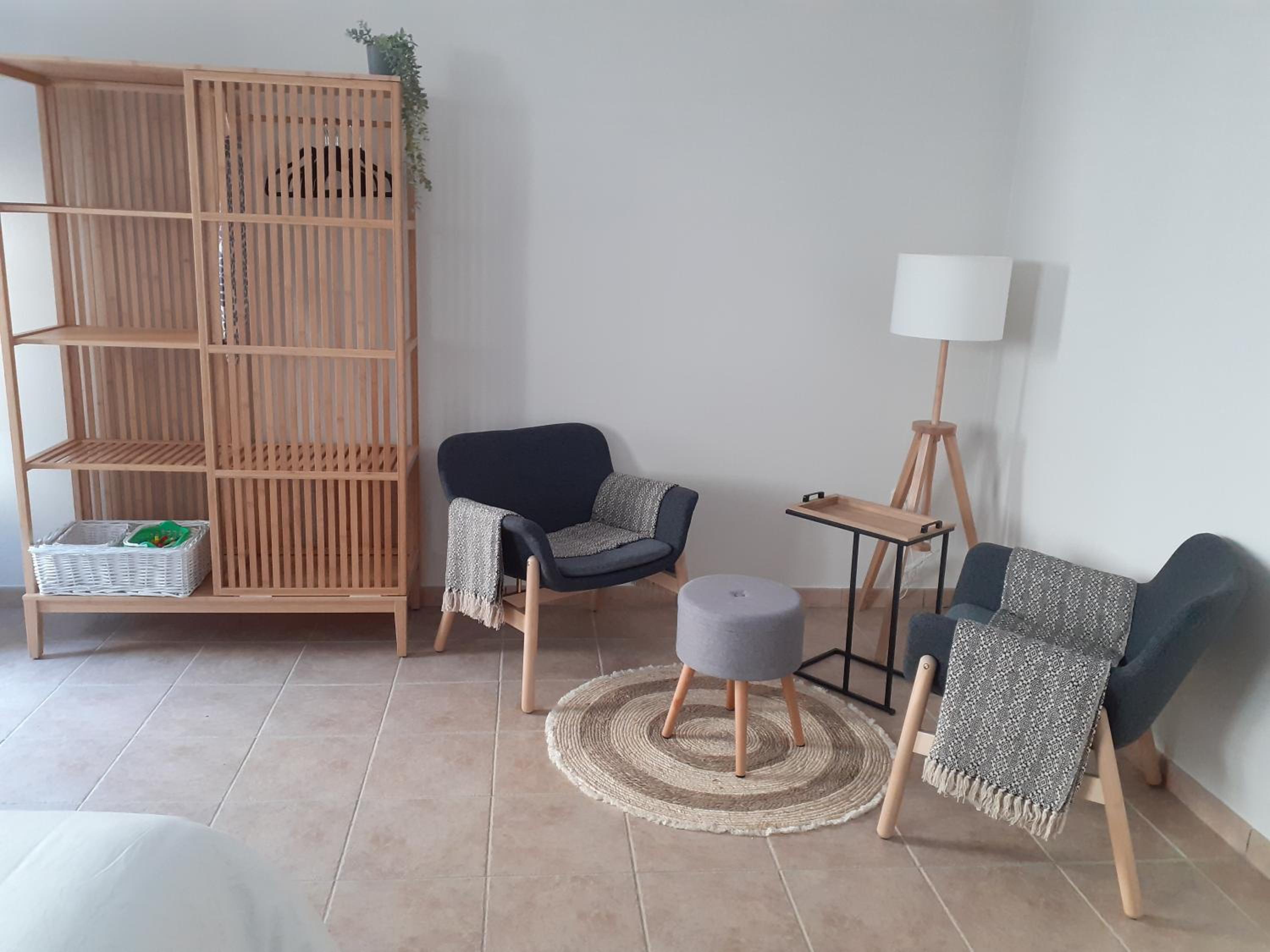 One-Bedroom Apartment photo 2