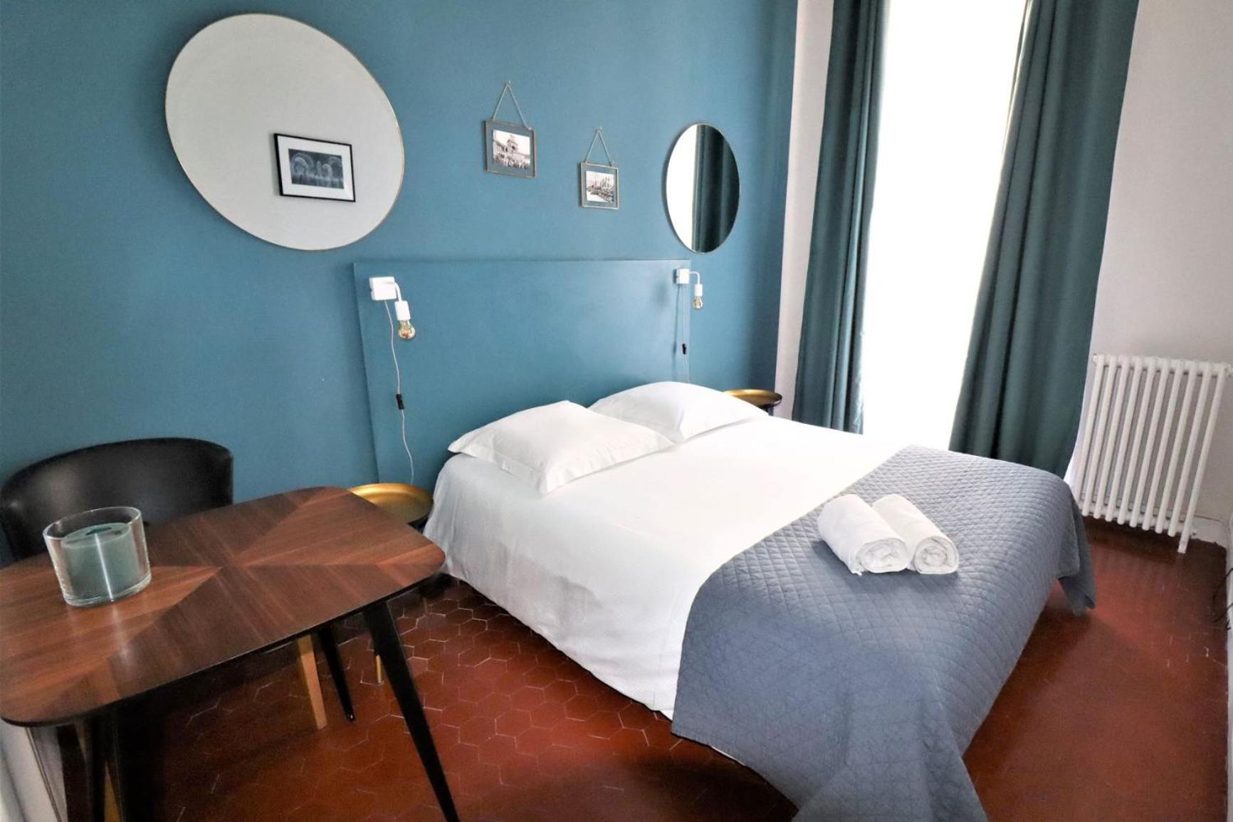 Two-Bedroom Suite - Photo 4