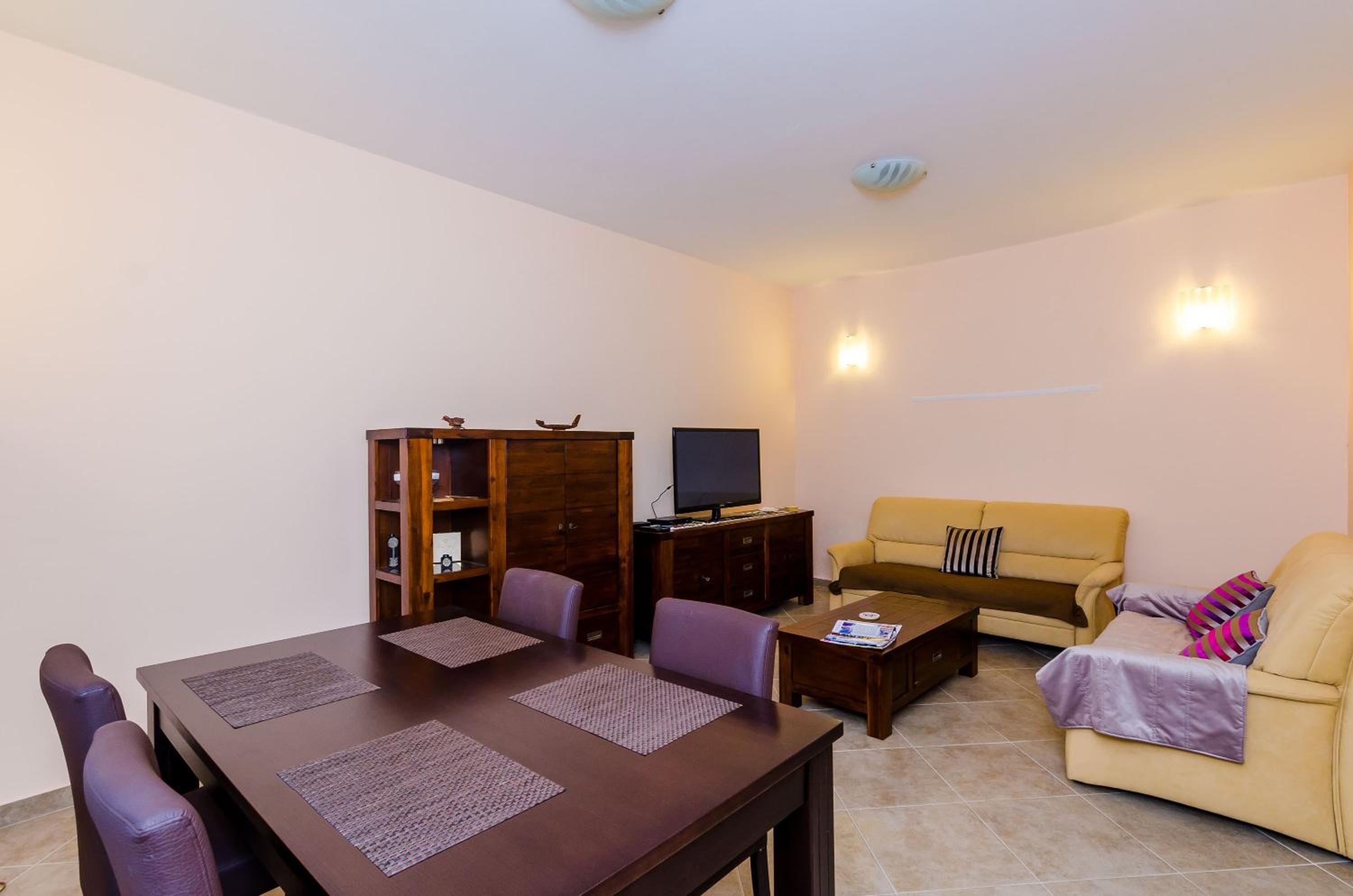 Three-Bedroom Villa with Private Pool photo 3