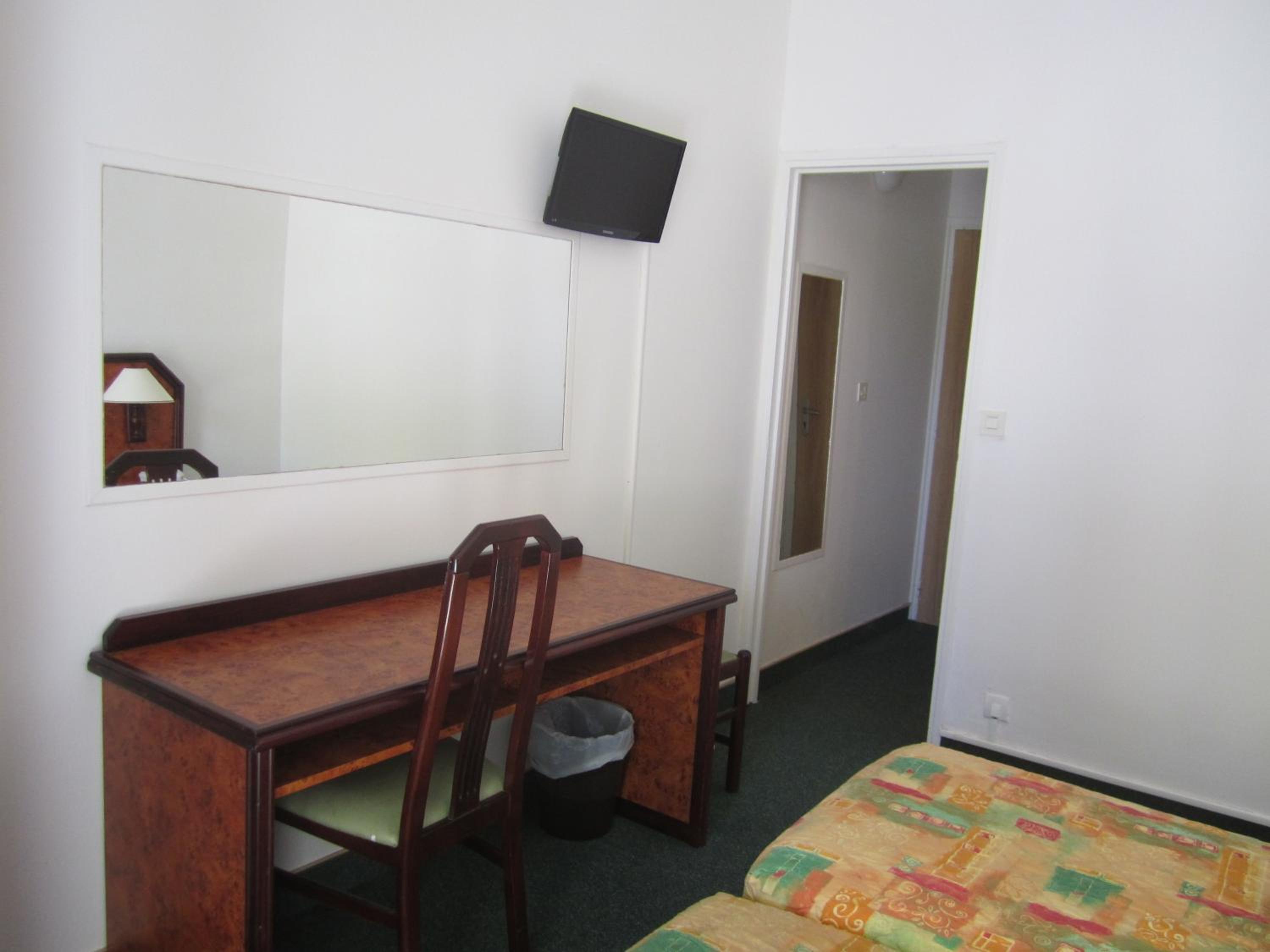 Twin Room - Mountain Side photo 2