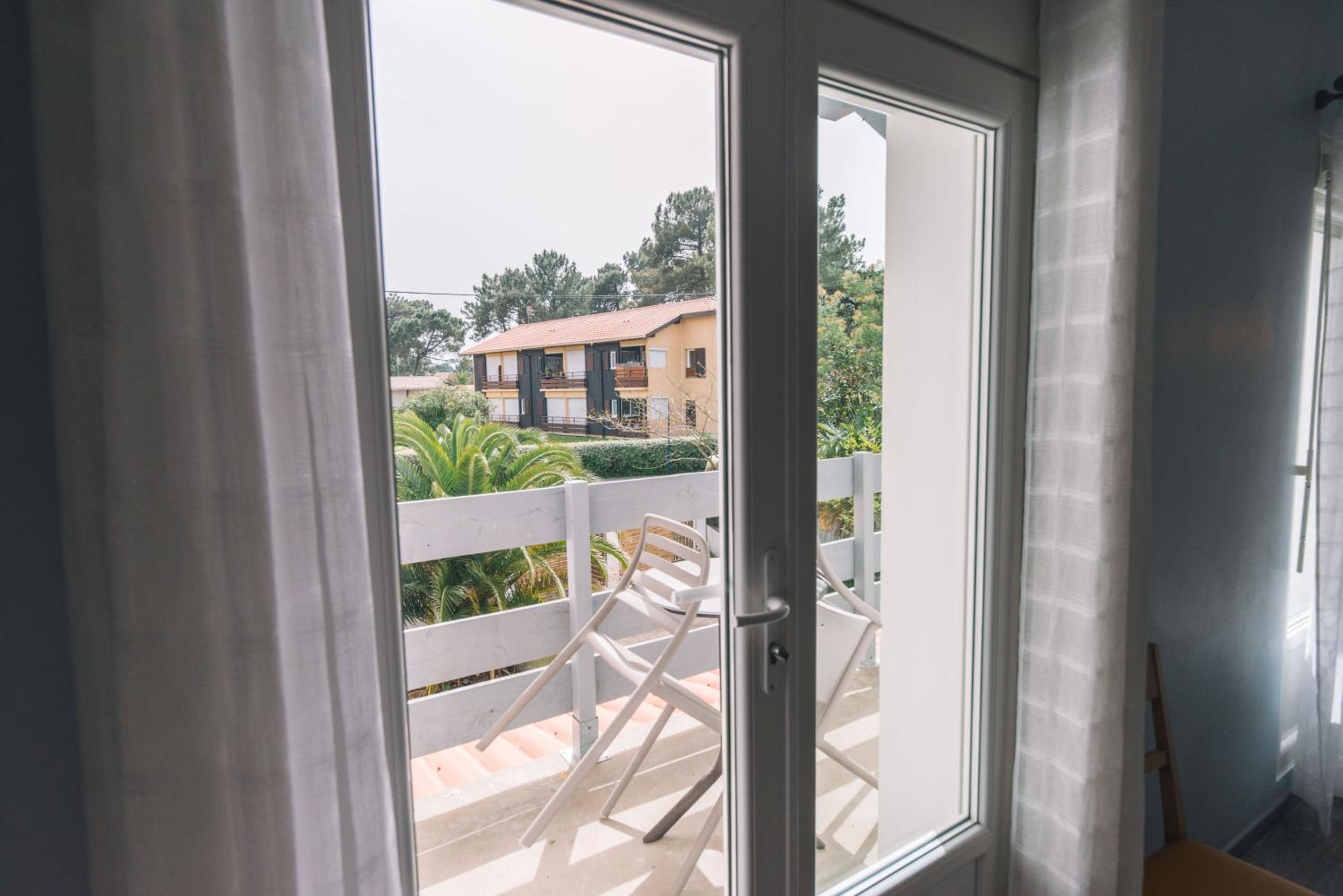 Large Family Room with Balcony and Garden View
