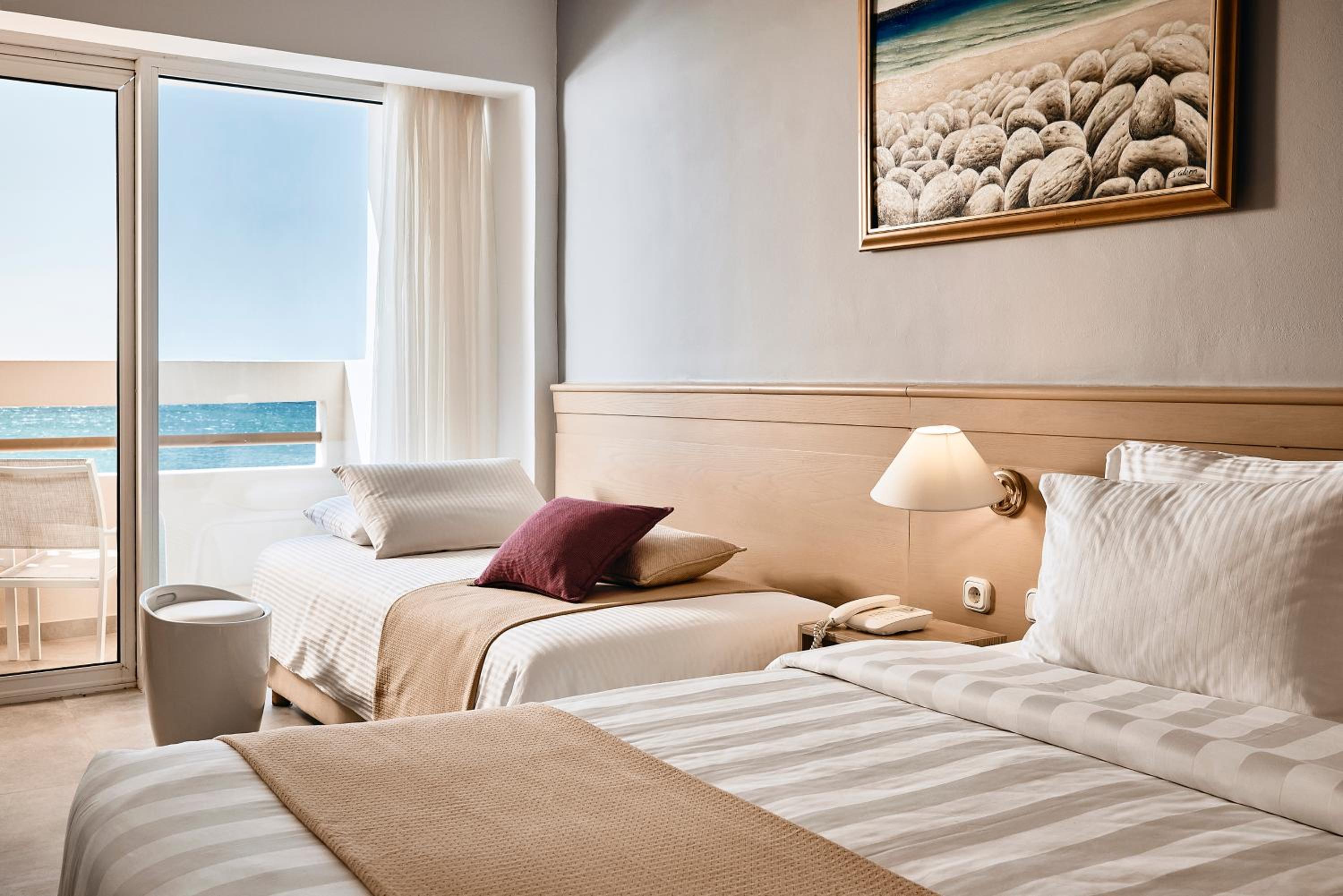 Triple Room with Sea View - Photo 2