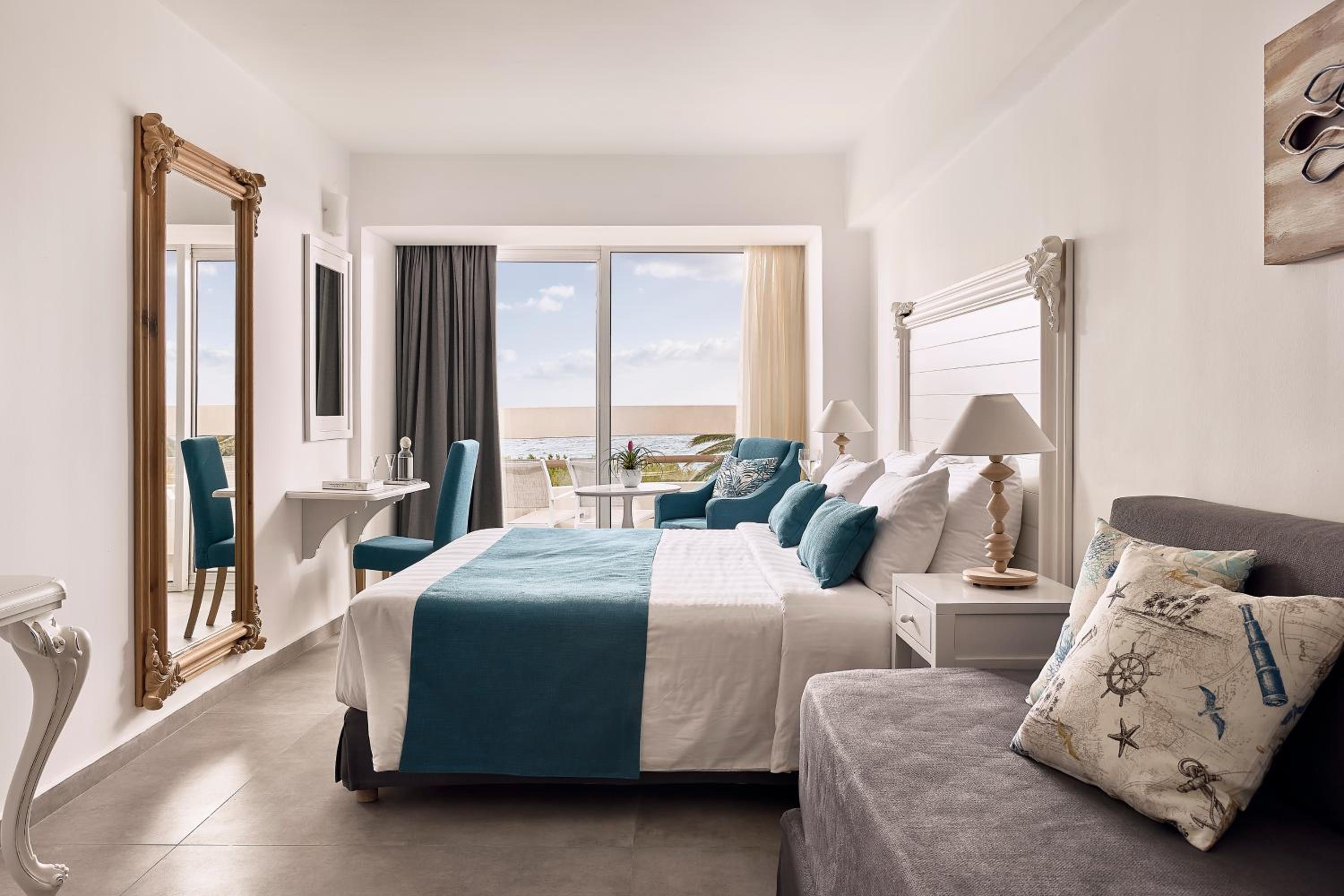 Sunshine Triple Room with Sea View