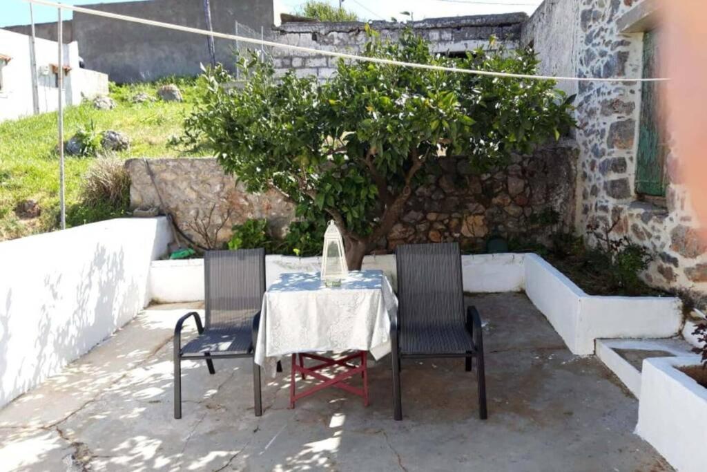 One-Bedroom House - Photo 7