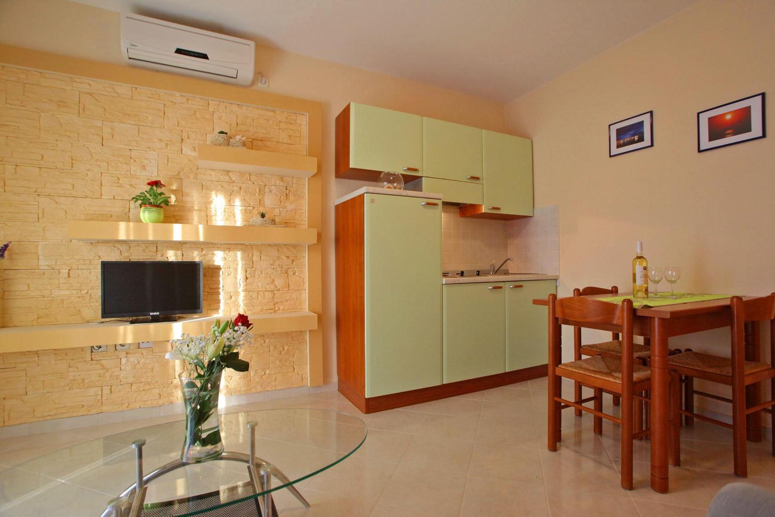 One-Bedroom Apartment with Balcony photo 2