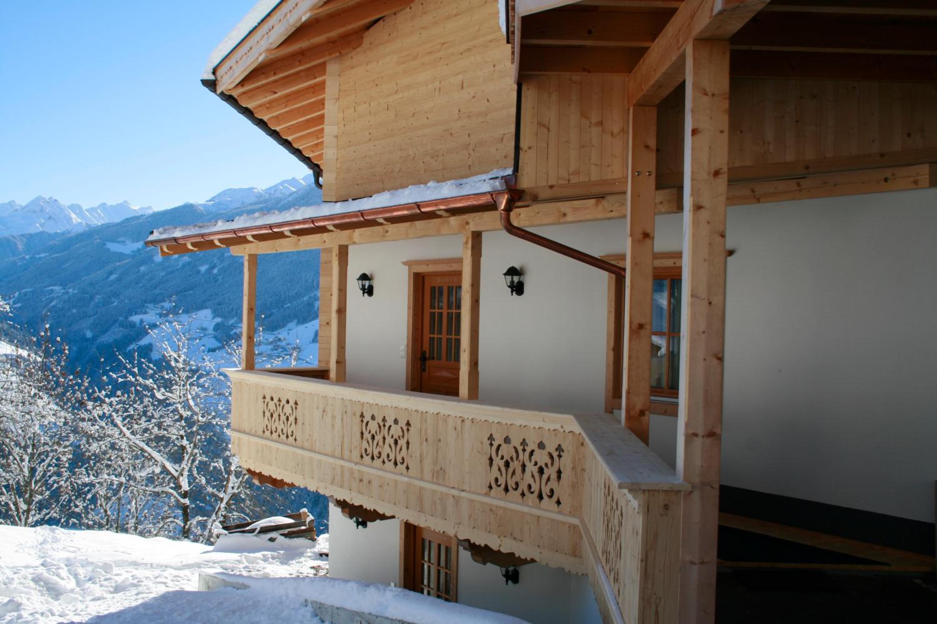 Three-Bedroom Apartment with Mountain View photo 3