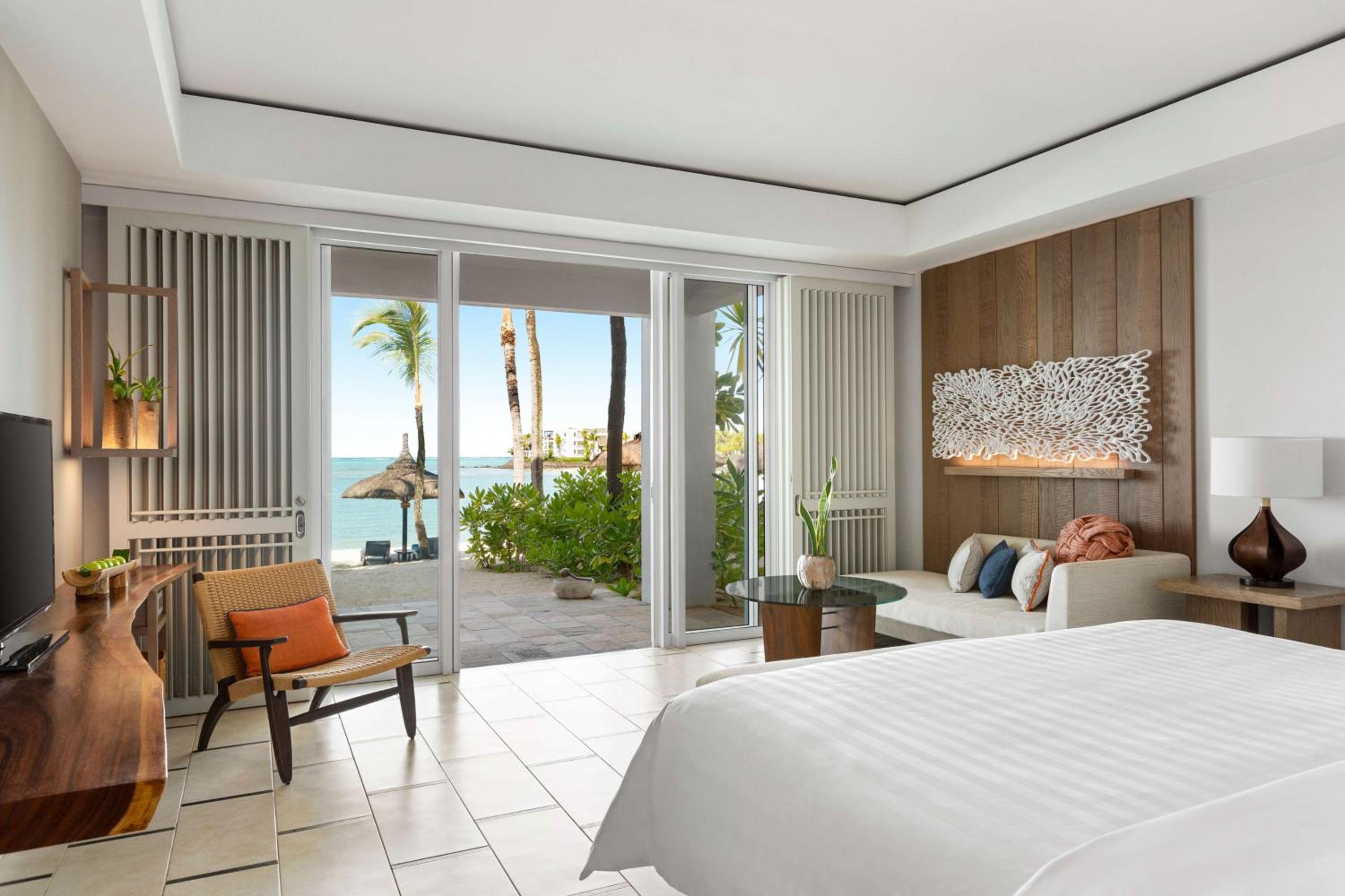 Junior Suite Hibiscus Beach Access King