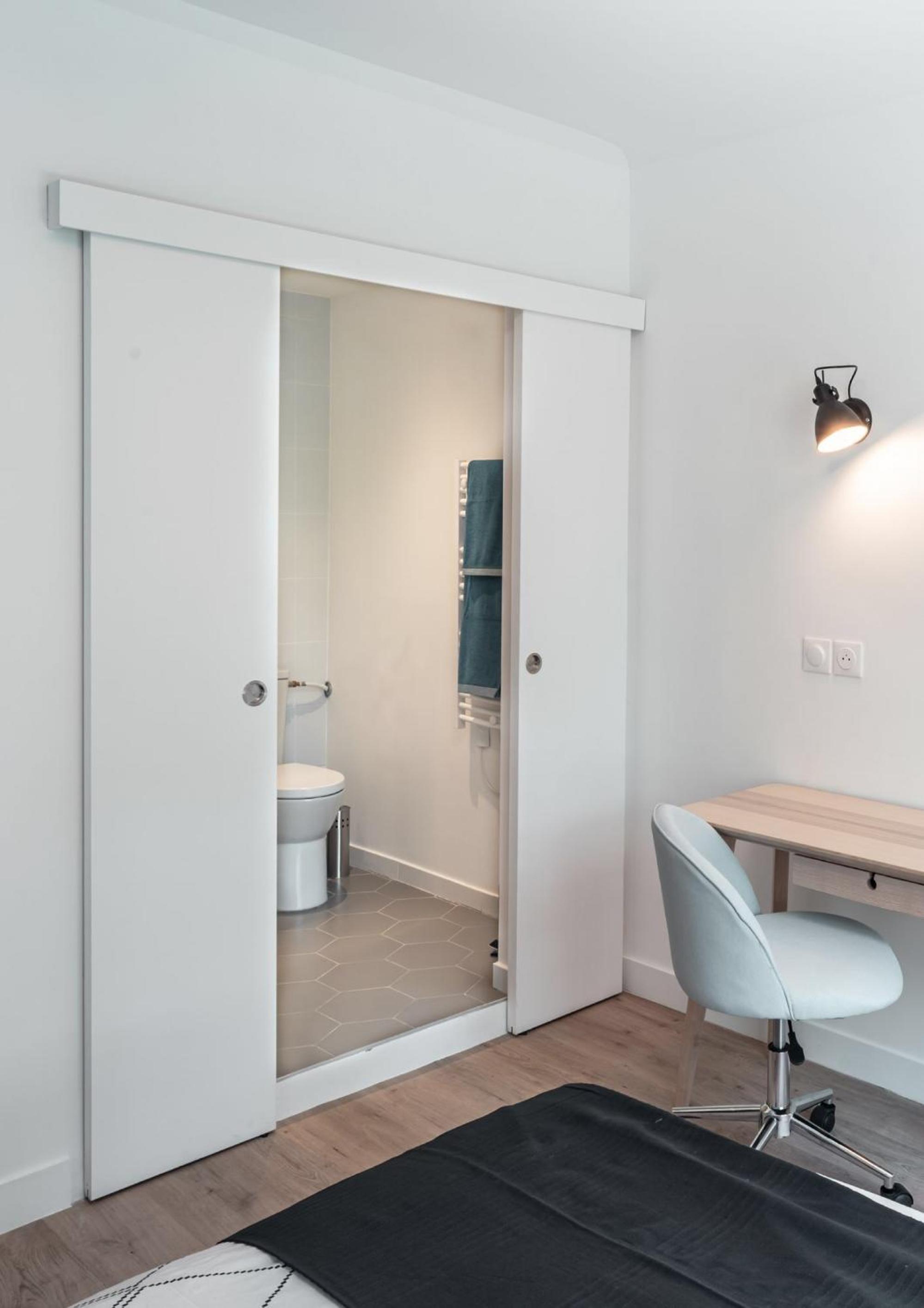 Double Room with Private Bathroom - Photo 11