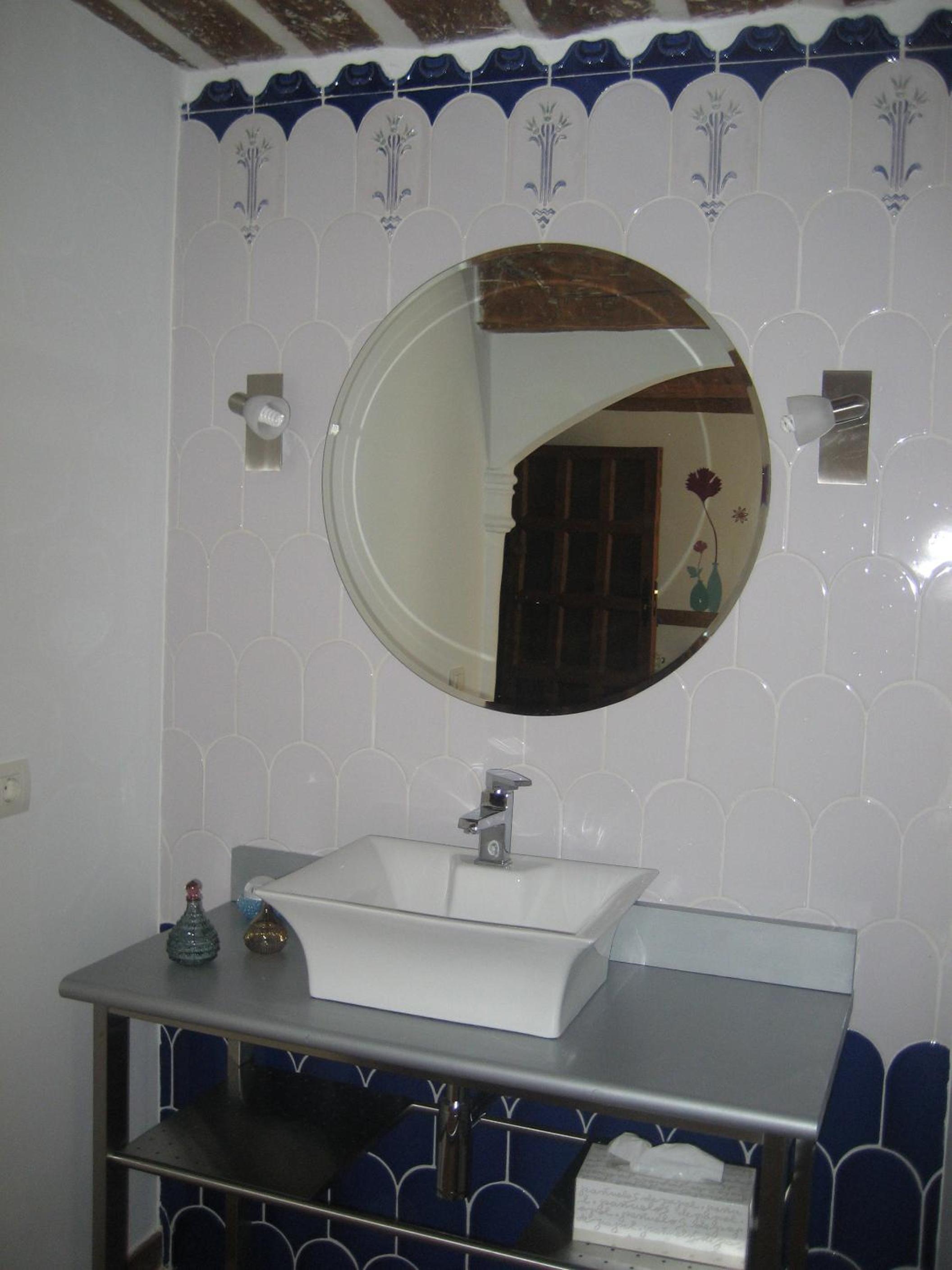 Six-Bedroom House photo 1