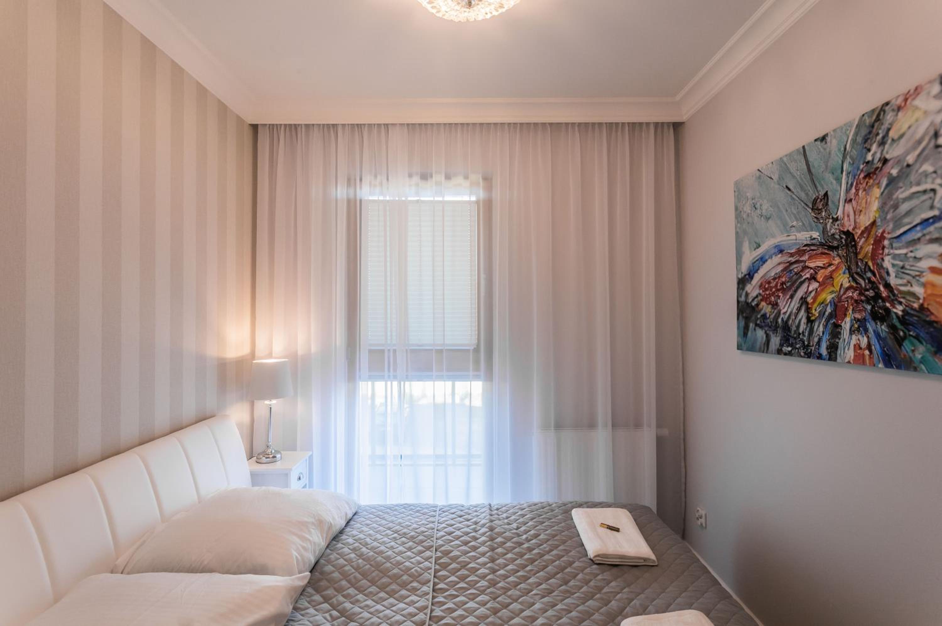 One-Bedroom Apartment - Photo 3