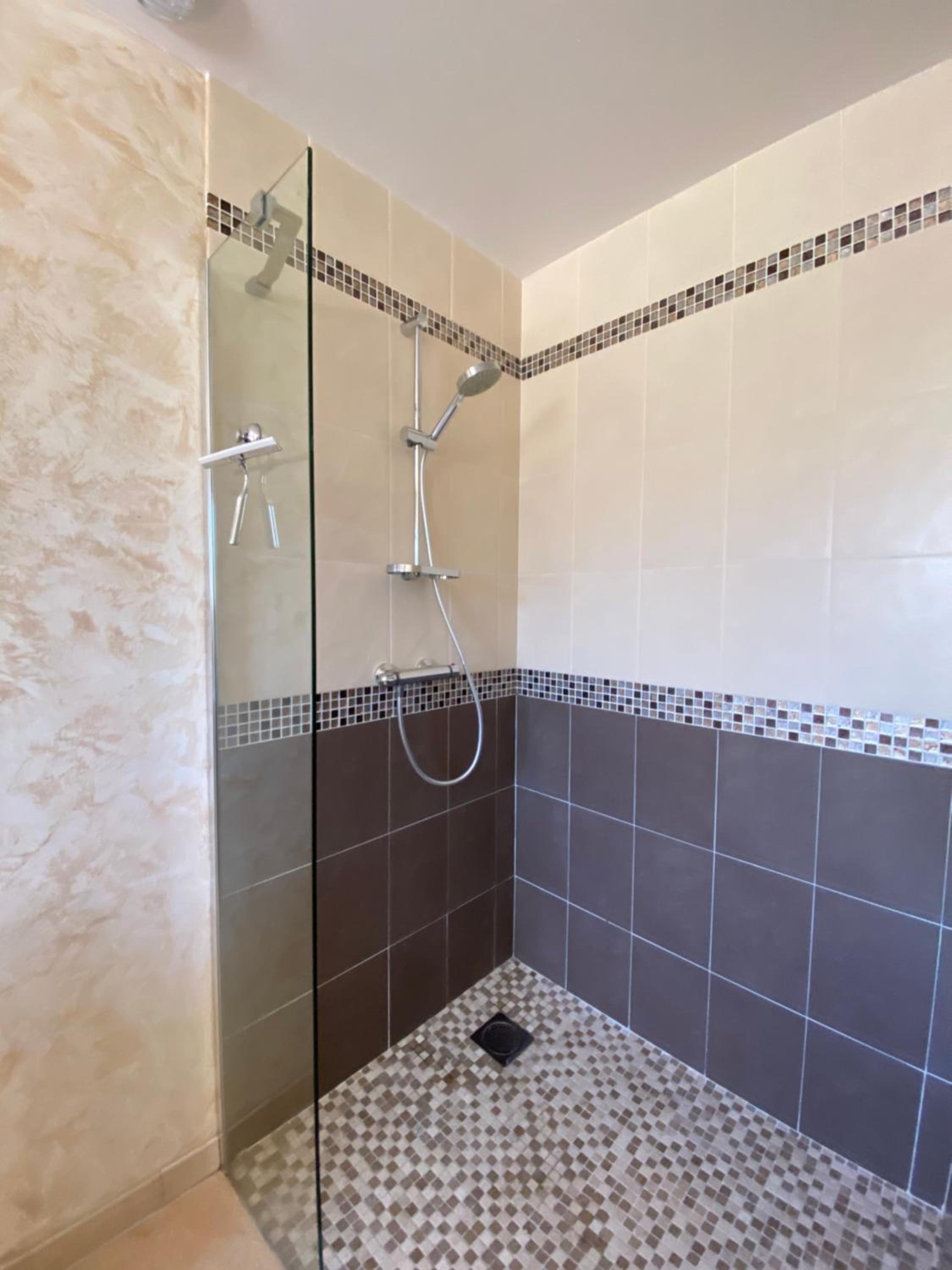 Two-Bedroom Apartment - Photo 9