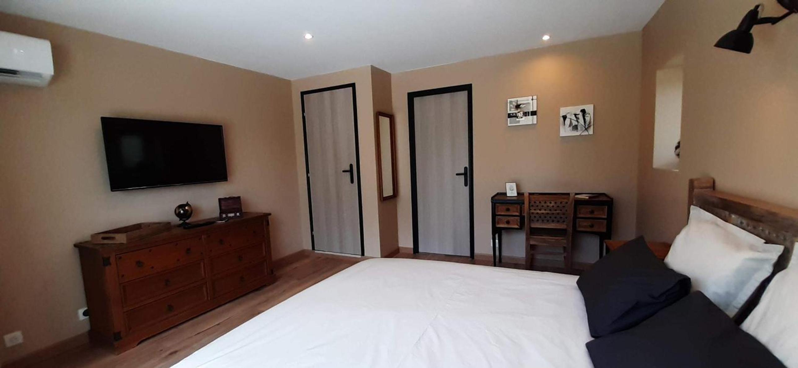 Queen Room with Garden View - Photo 1