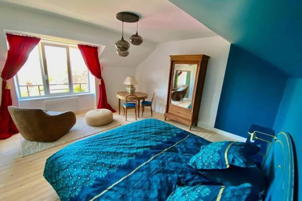 Three-Bedroom House photo 3