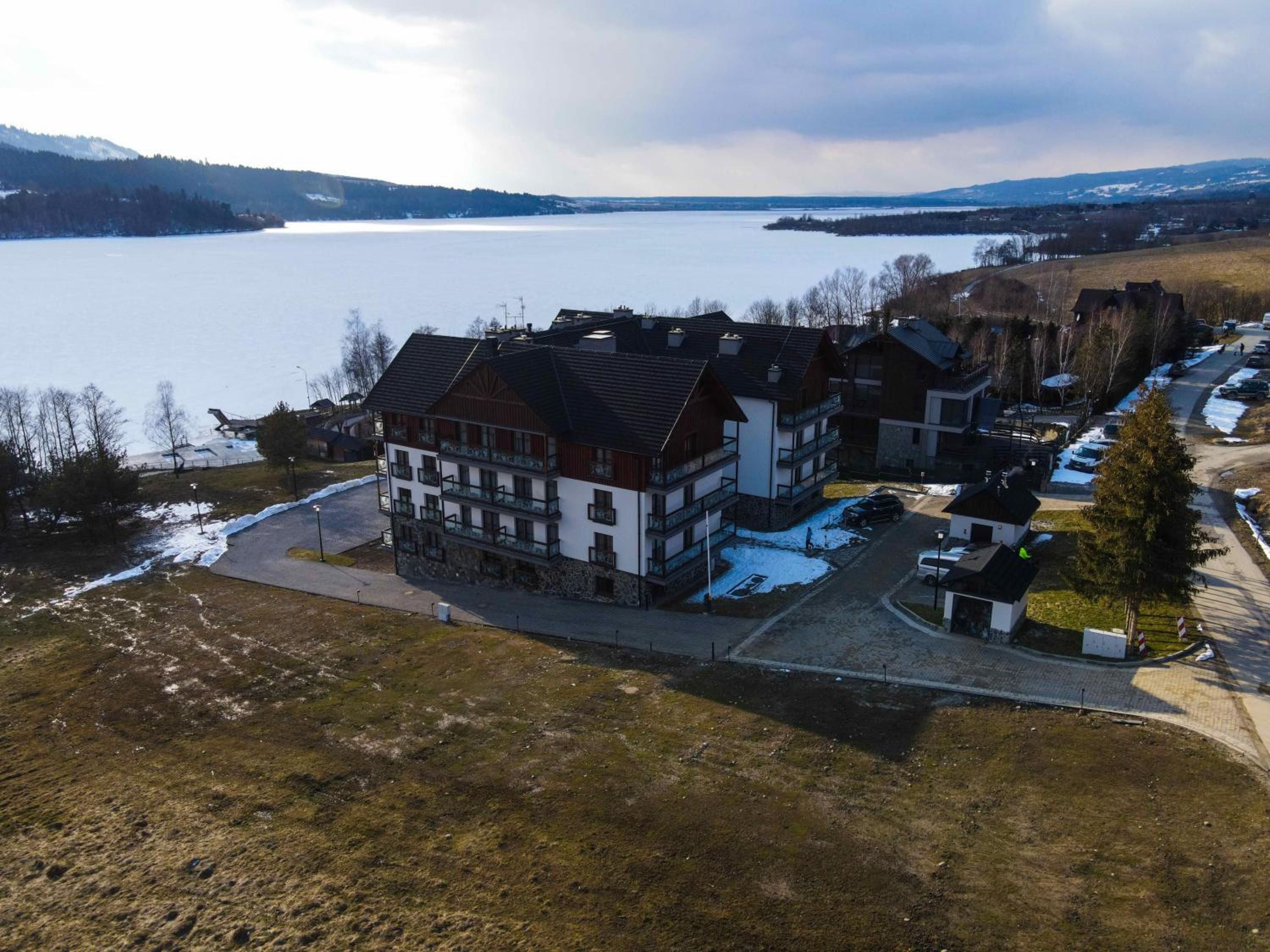 Apartment with Lake View