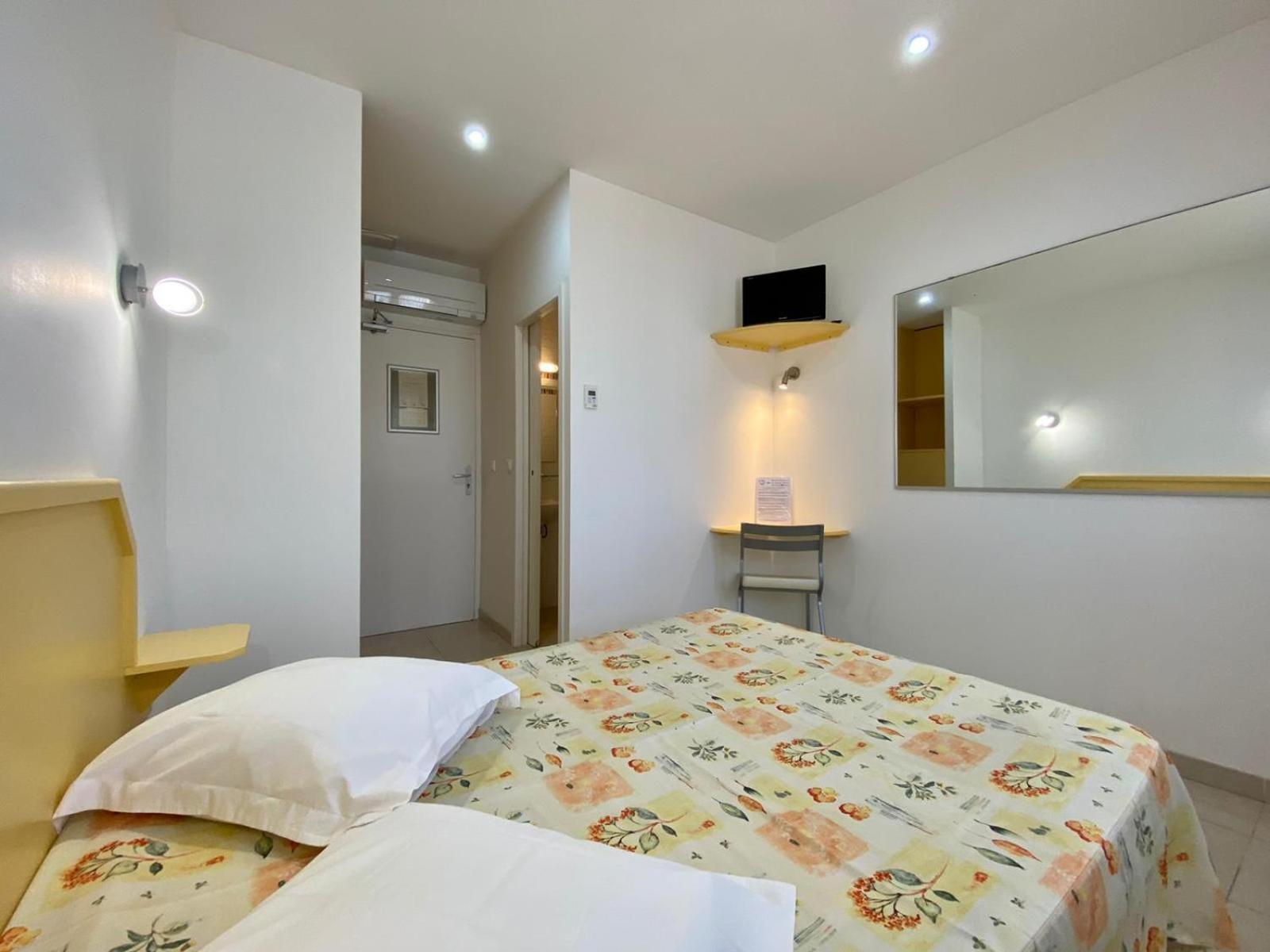 Double or Twin Room with Private Bathroom