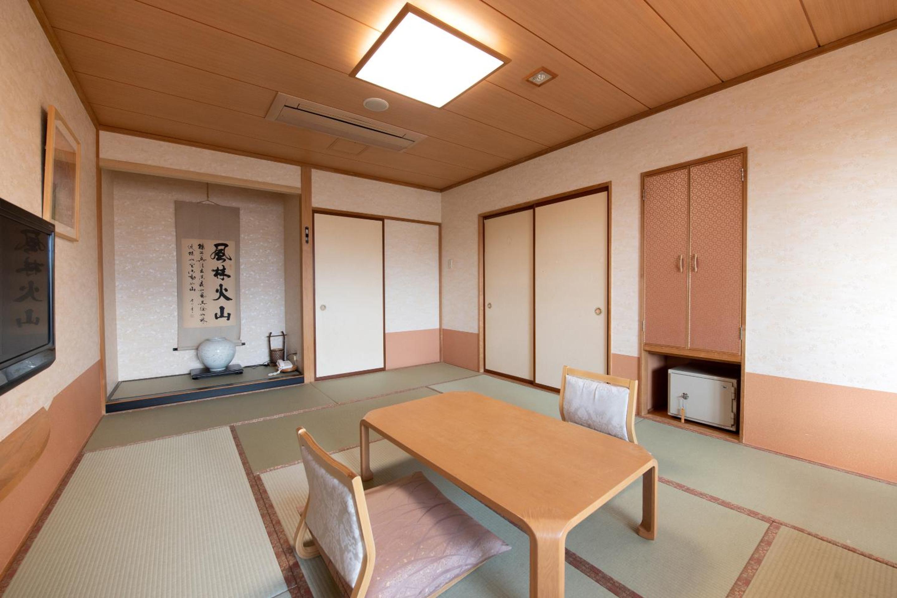 Superior Japanese-Style Room with Mountain View - Non-Smoking photo 3