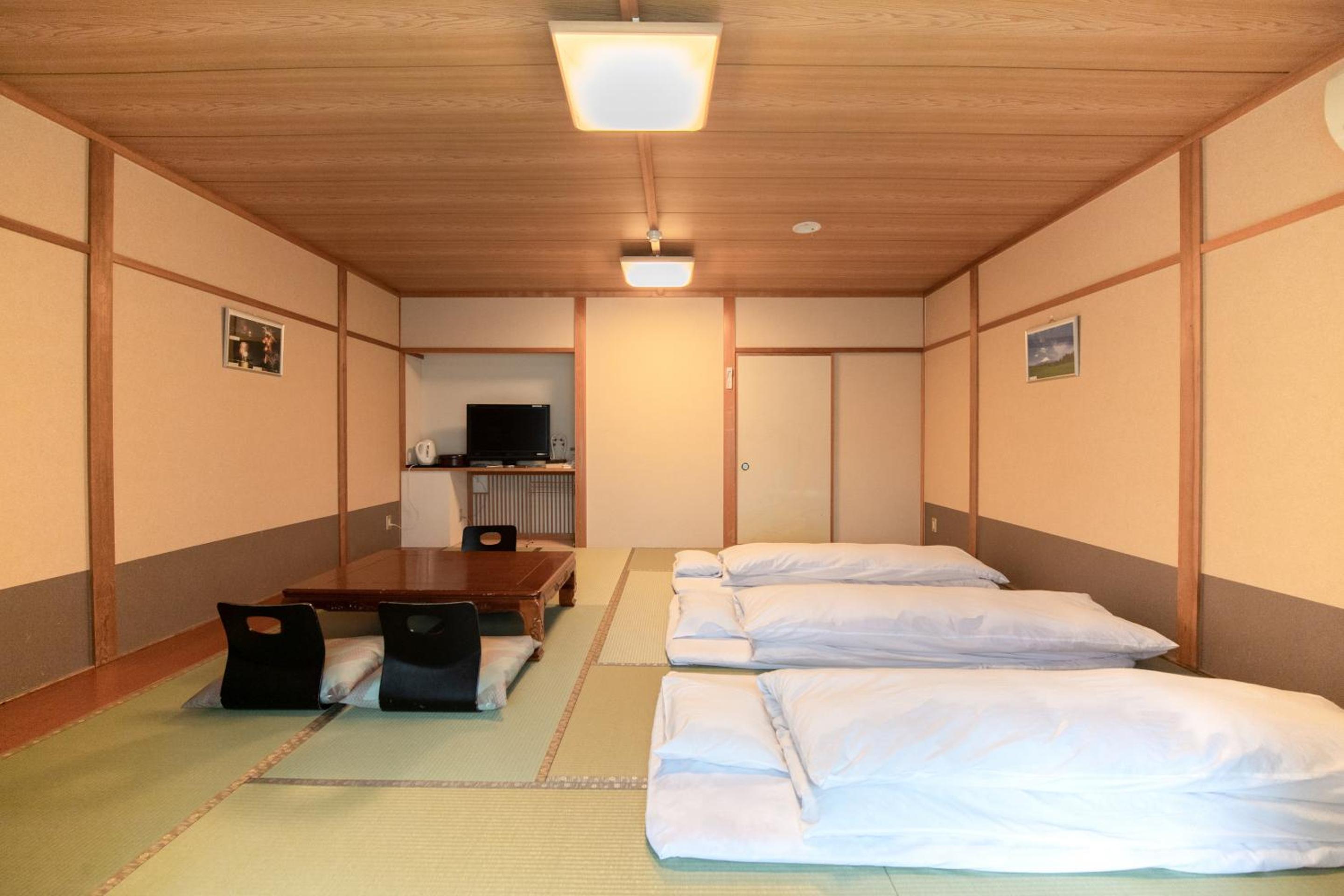 Japanese-Style Room - Non-Smoking (4 Adult)  photo 2