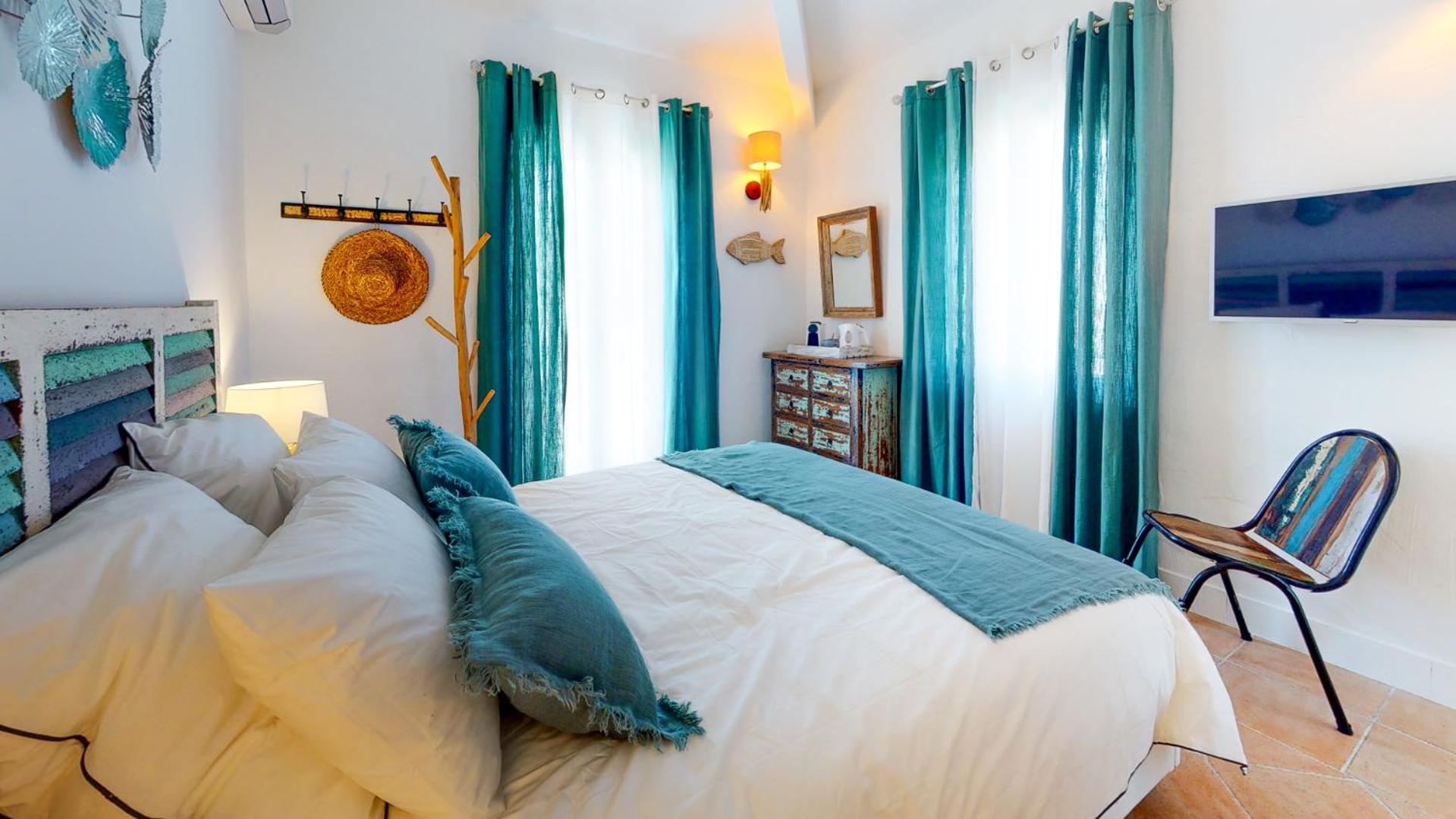 Queen Room with Garden View