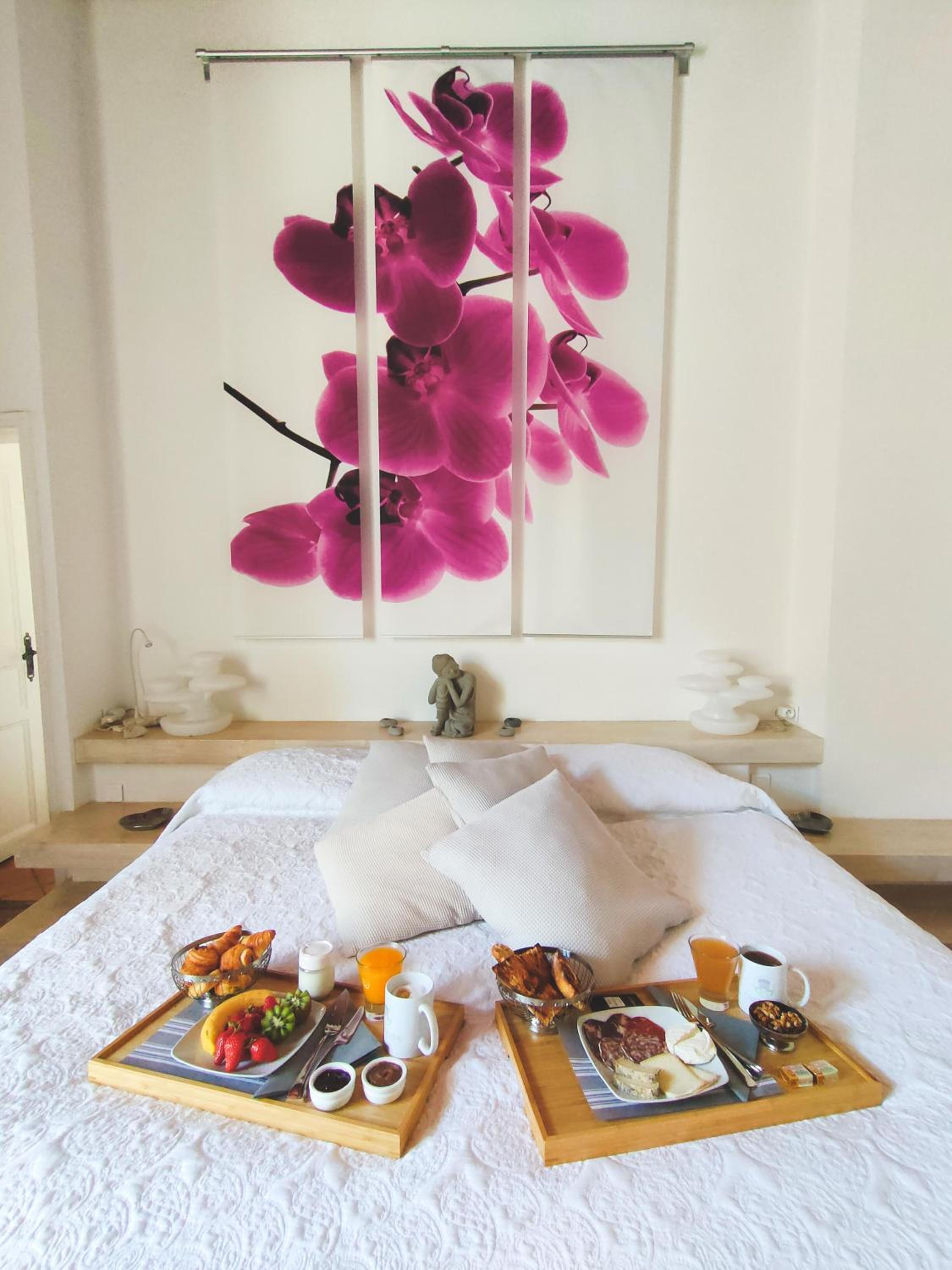 One-Bedroom Suite - Photo 4
