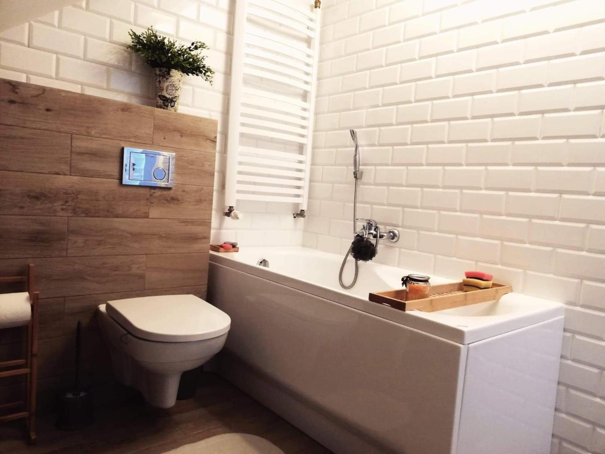 Family Room with Private Bathroom - Photo 11