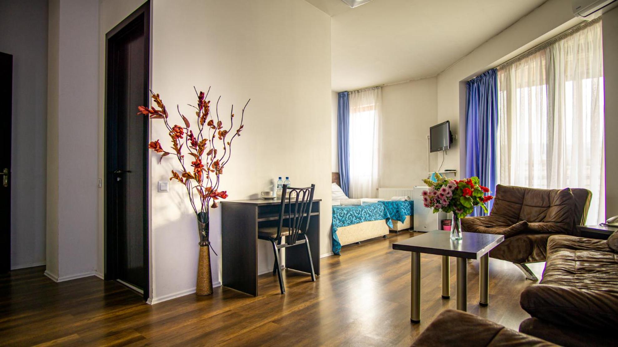 Triple Room with Balcony and City View