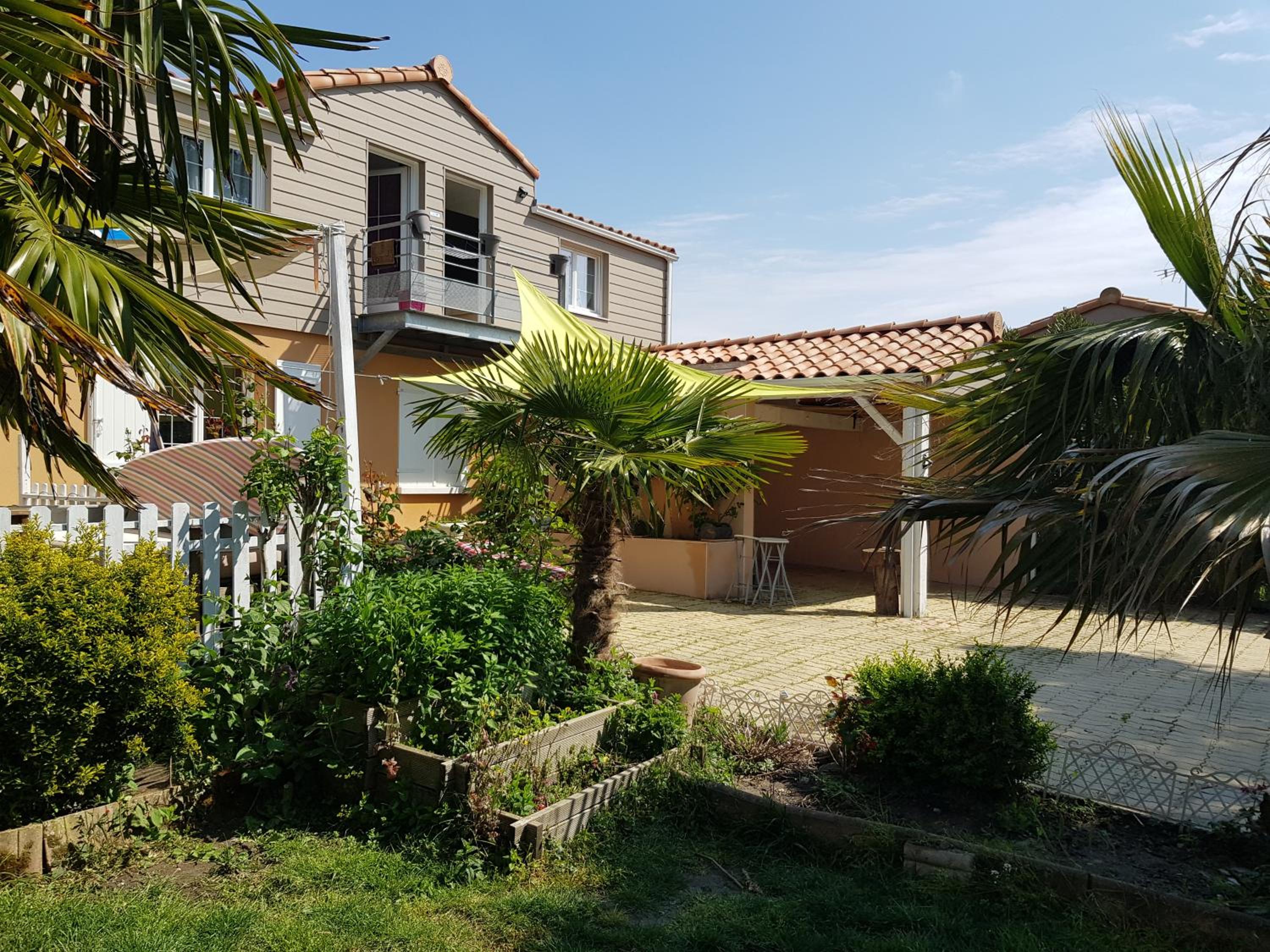 Apartment with Garden View - Photo 18