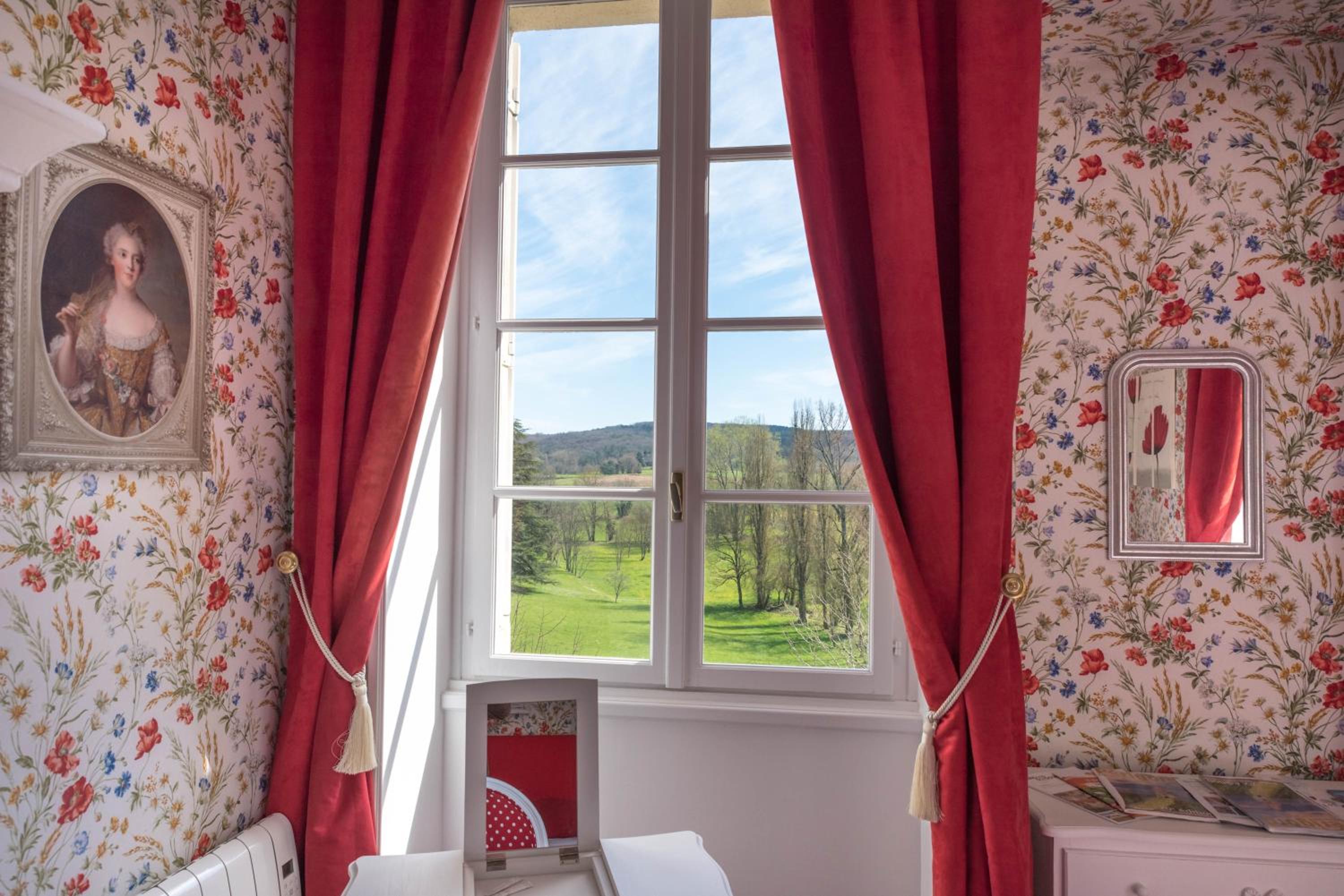 Deluxe Double Room with Extra Bed - Photo 12
