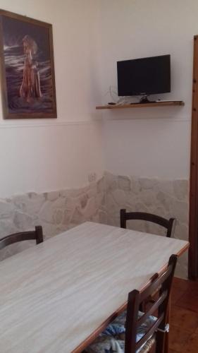 Two-Bedroom House photo 3