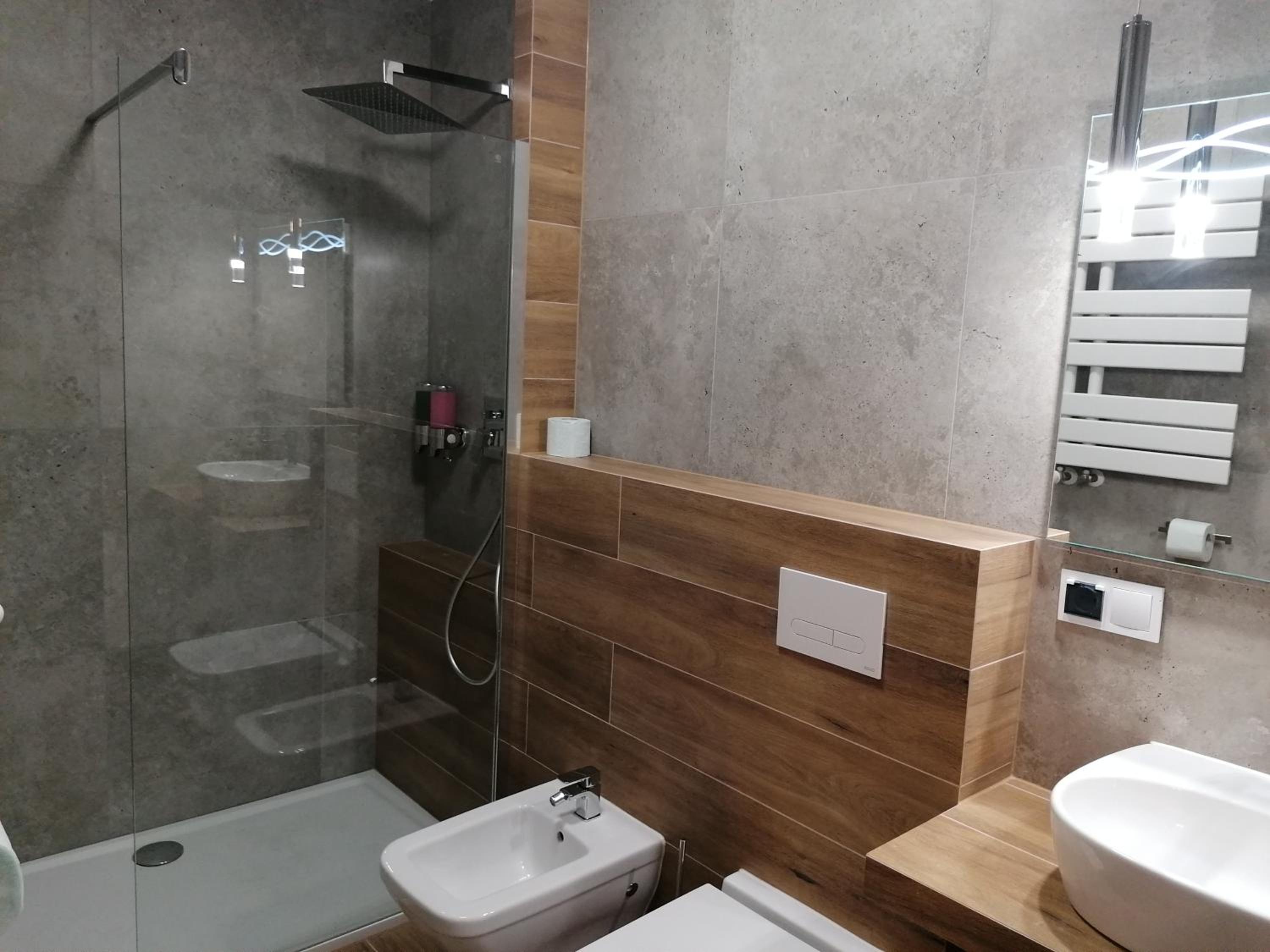 Deluxe Suite - Photo 8