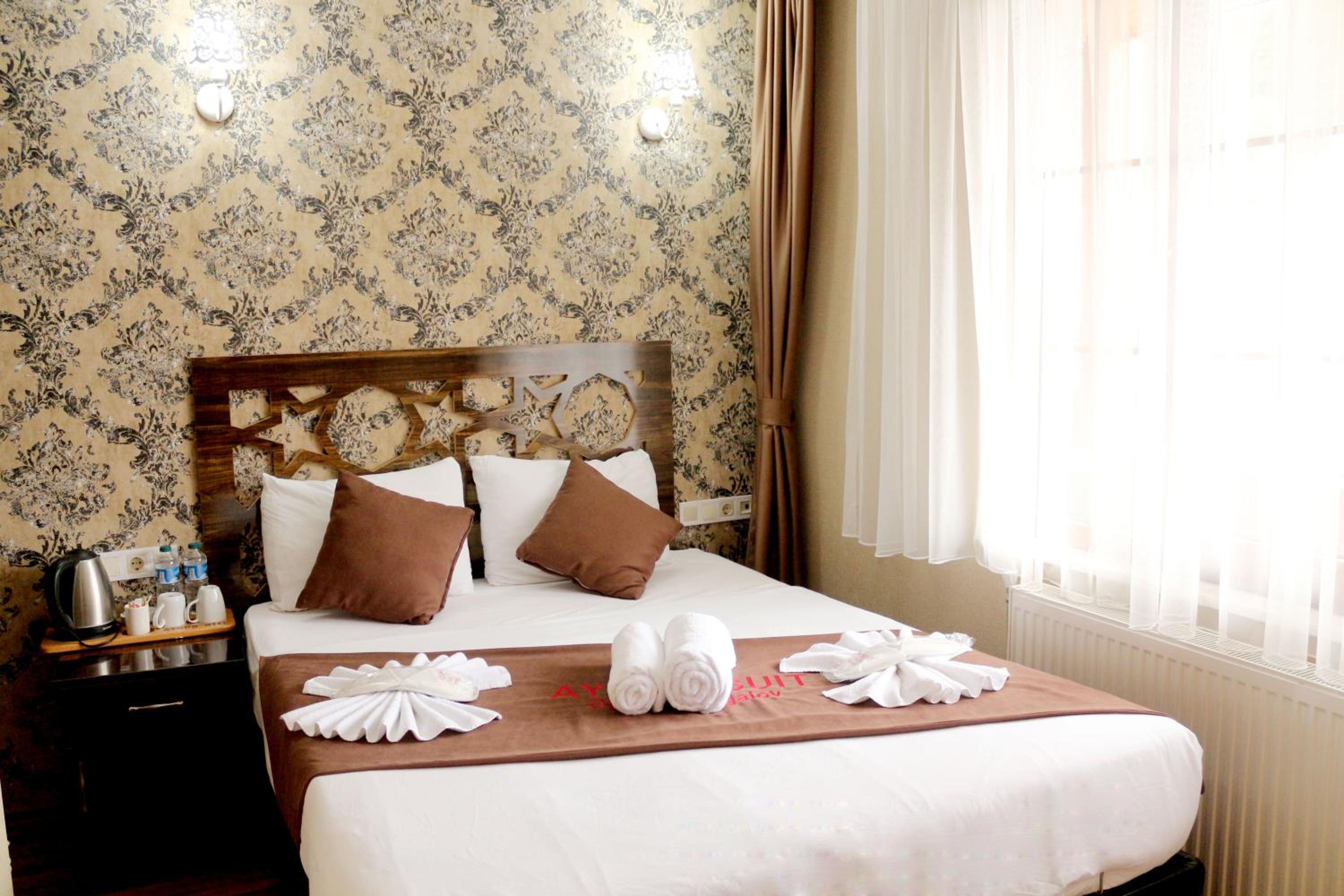 Junior Suite with Lake and Waterfall View - Balcony