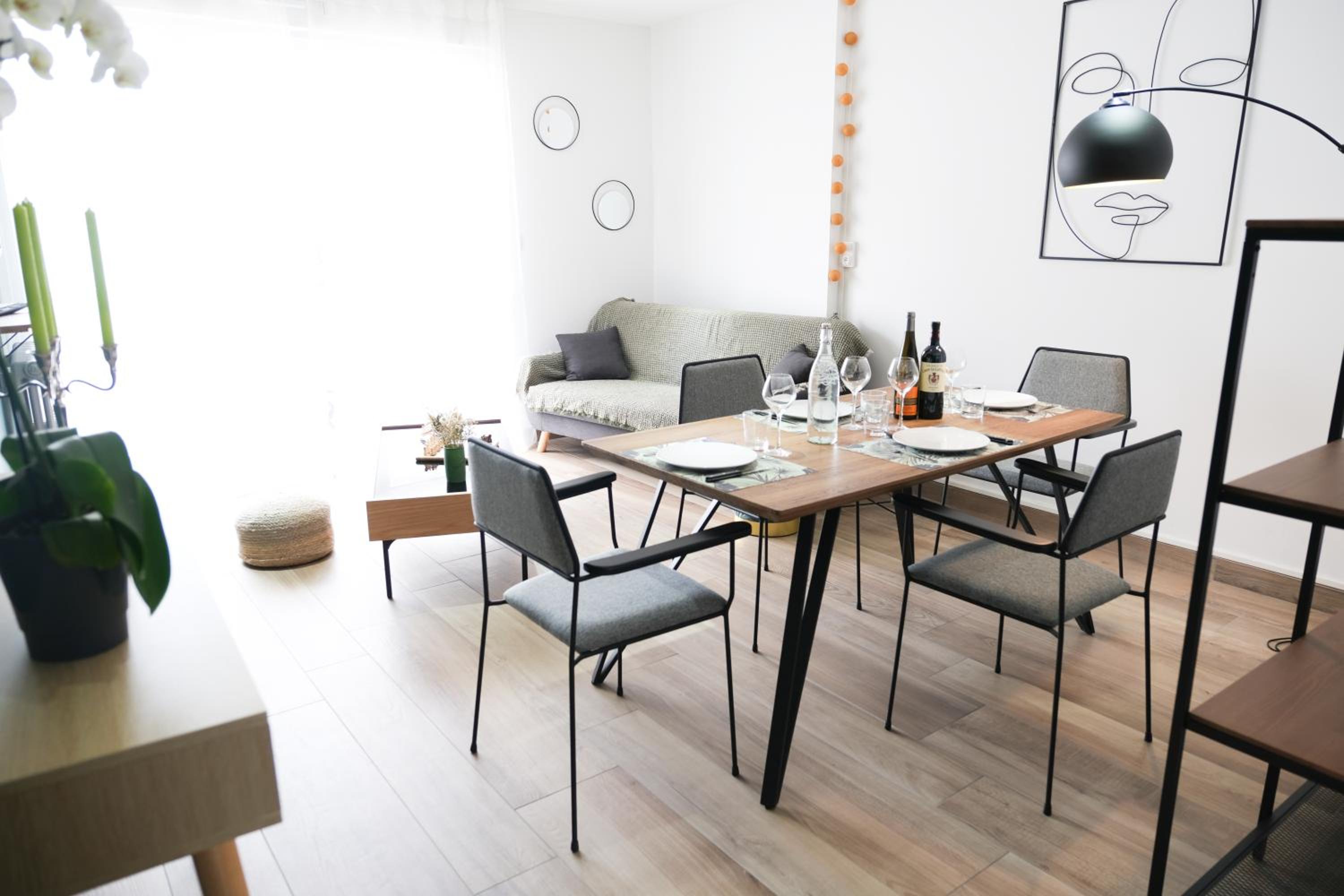 One-Bedroom Apartment - Photo 3
