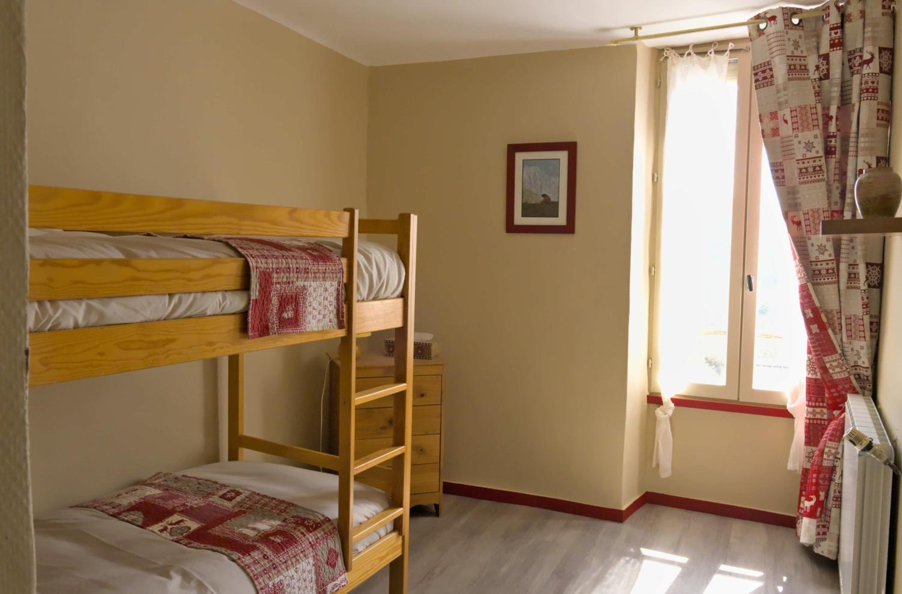 Quadruple Room with Mountain View - Photo 5