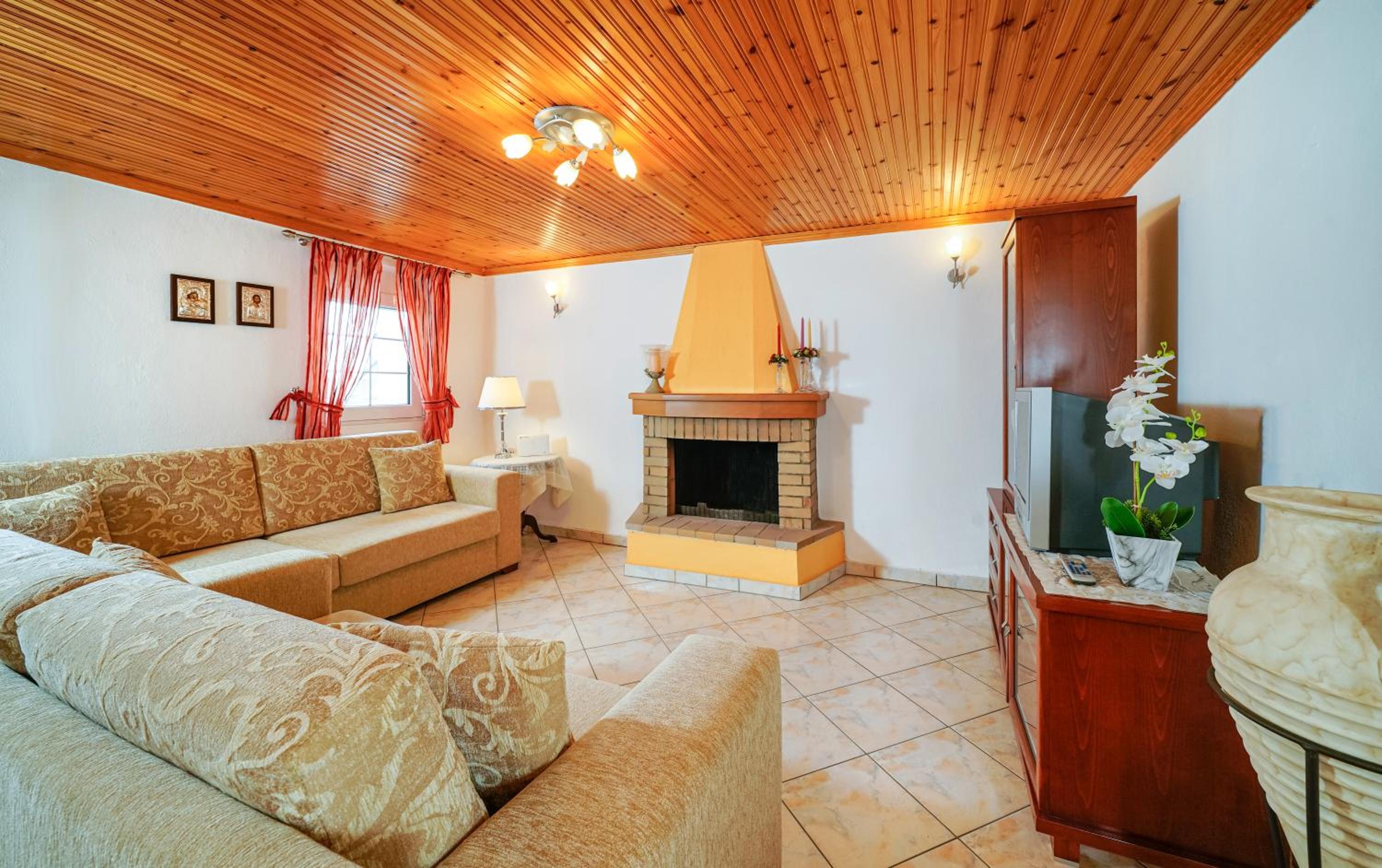 Two-Bedroom House photo 3