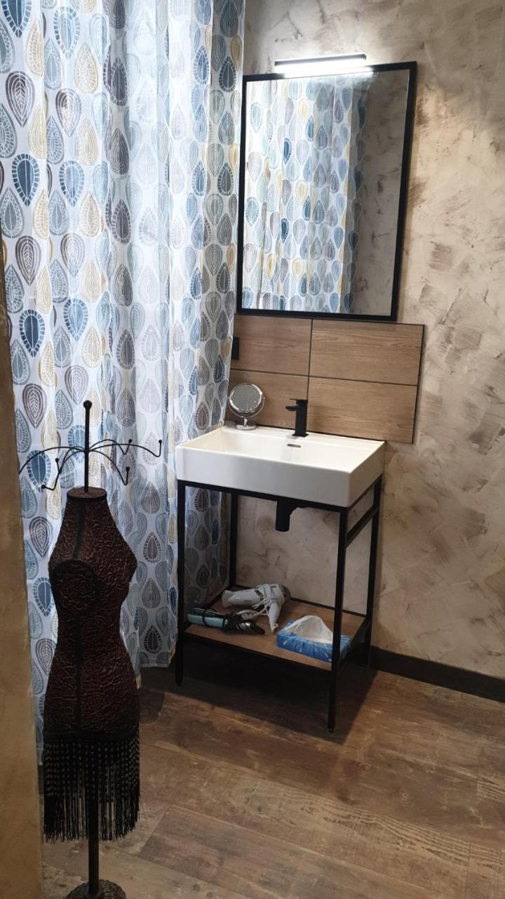 Deluxe Double Room - Photo 8