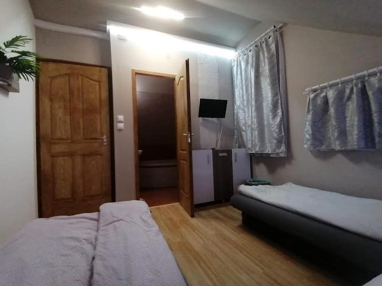 Deluxe Double Room with Bath - Photo 1