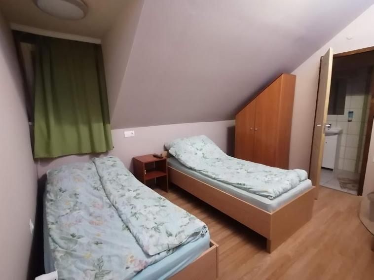 Budget Twin Room - Photo 1