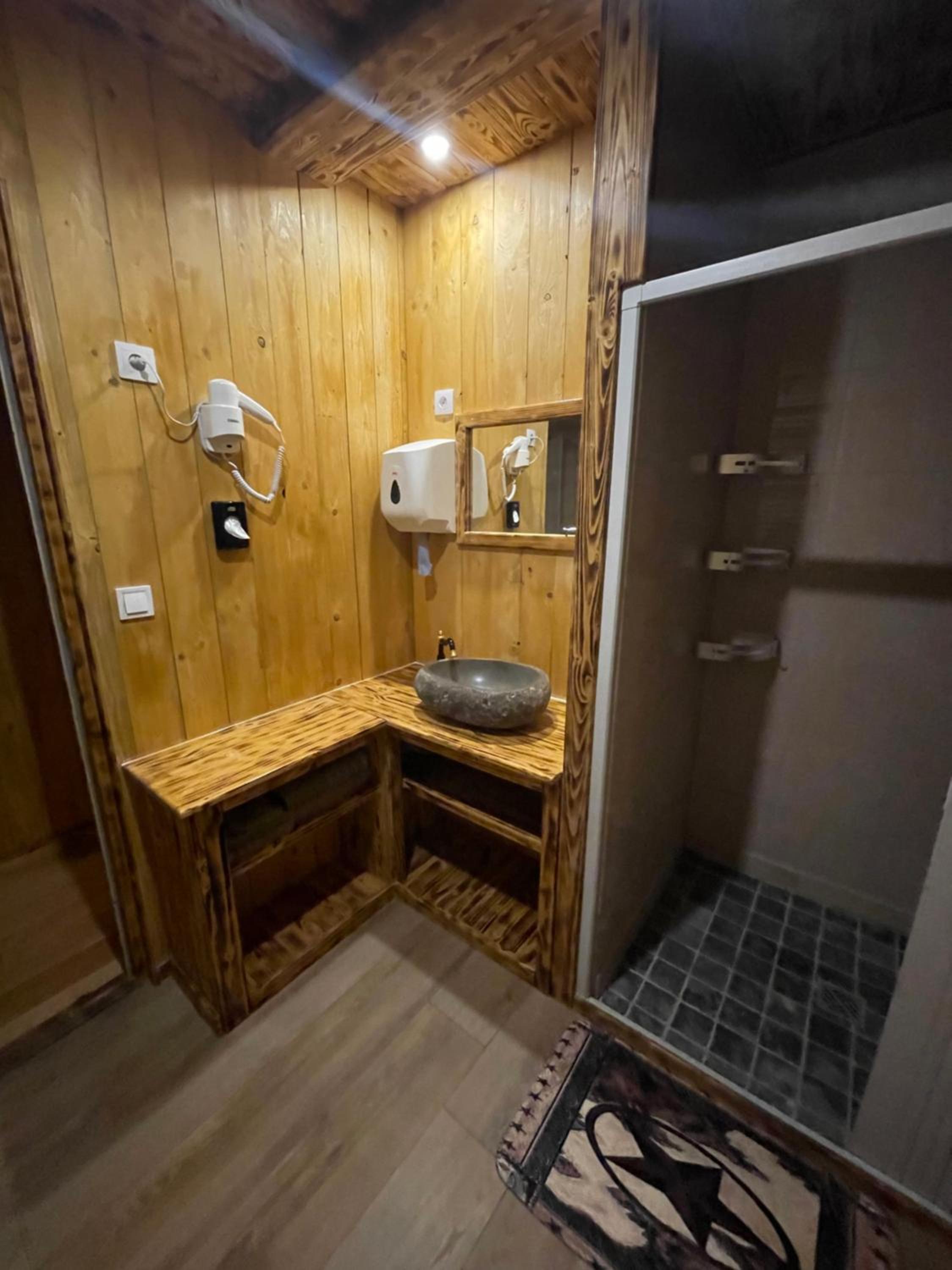 One-Bedroom Apartment - Photo 4