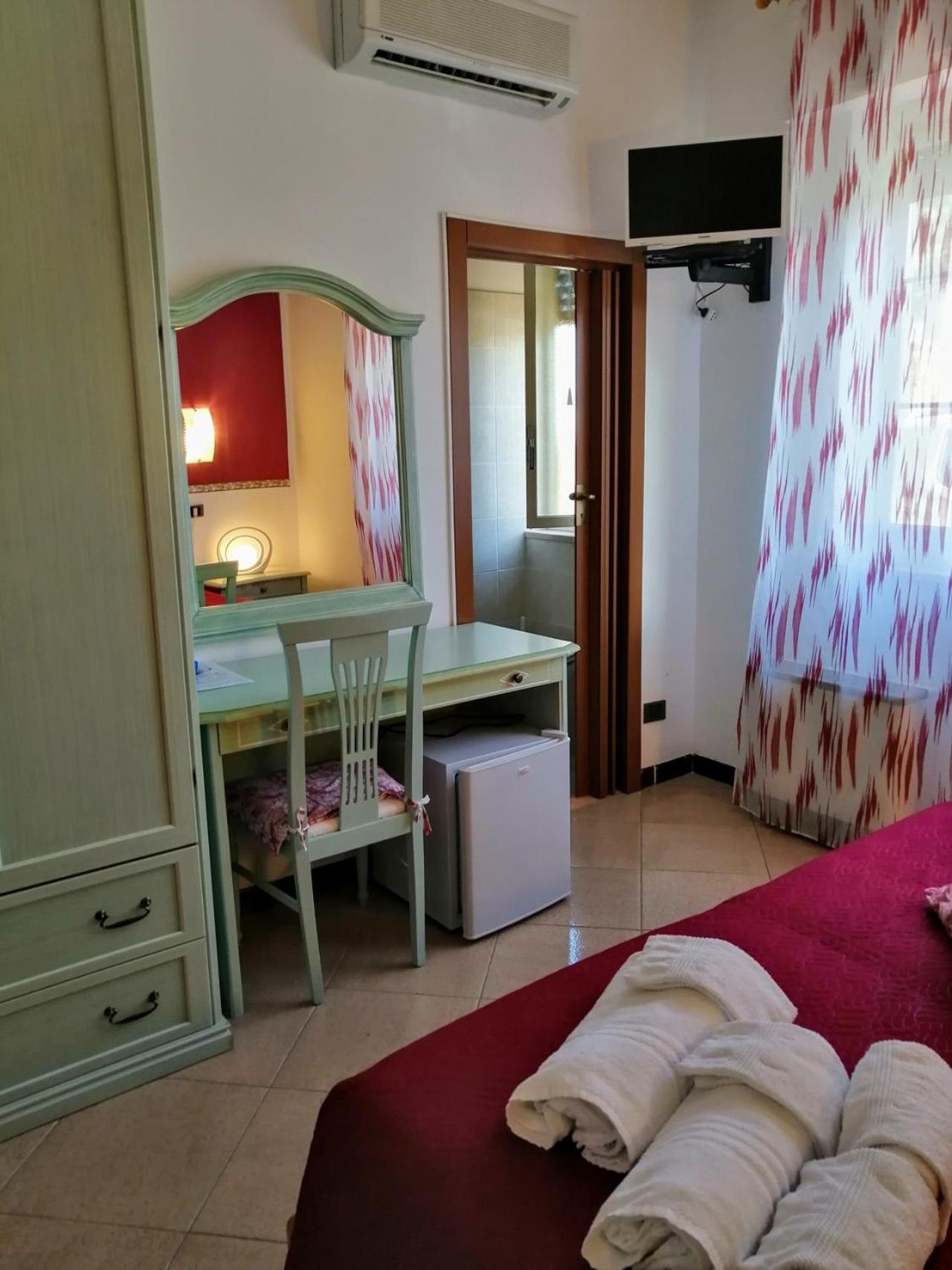 Standard Double Room photo 3