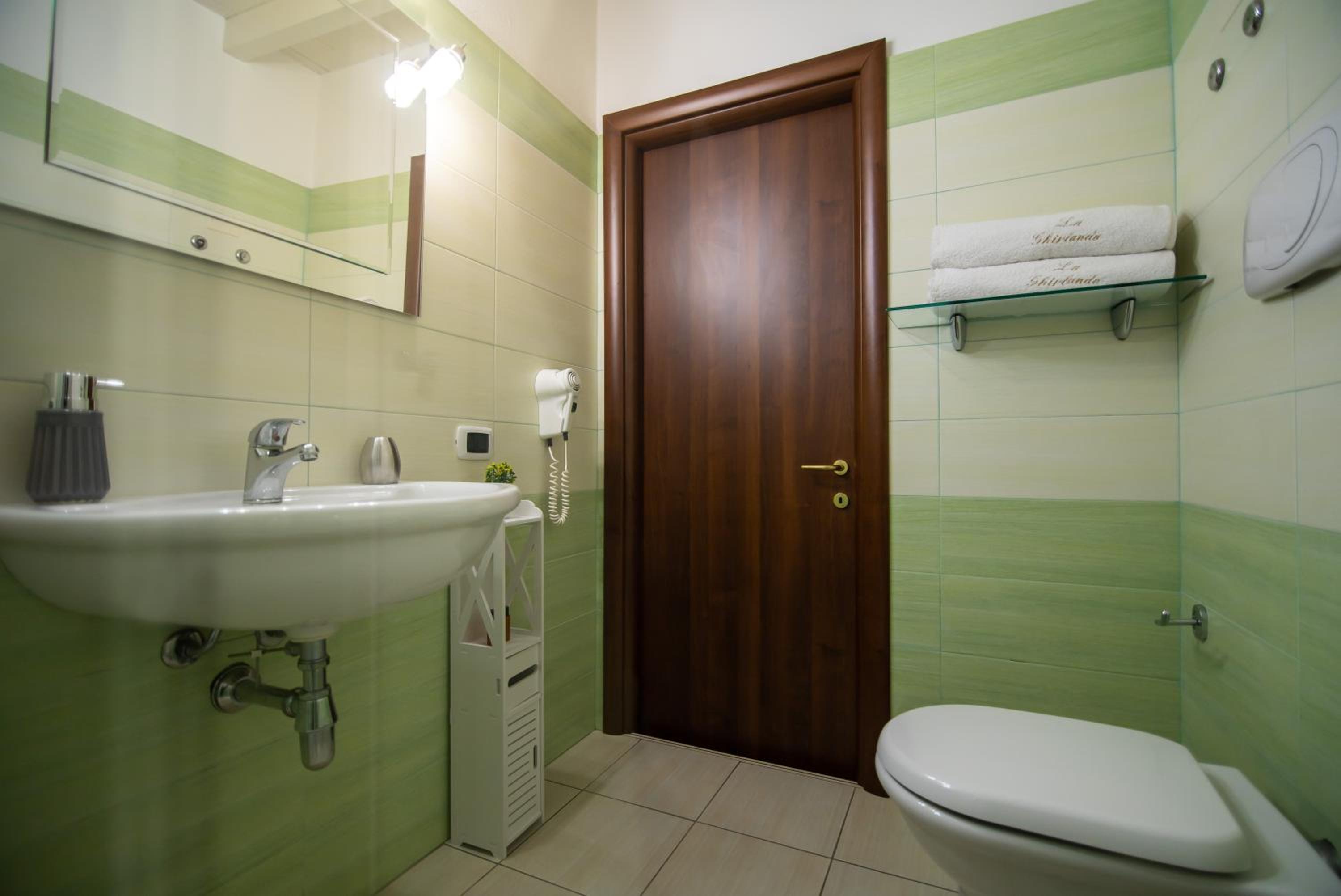 Large Double or Twin Room photo 3