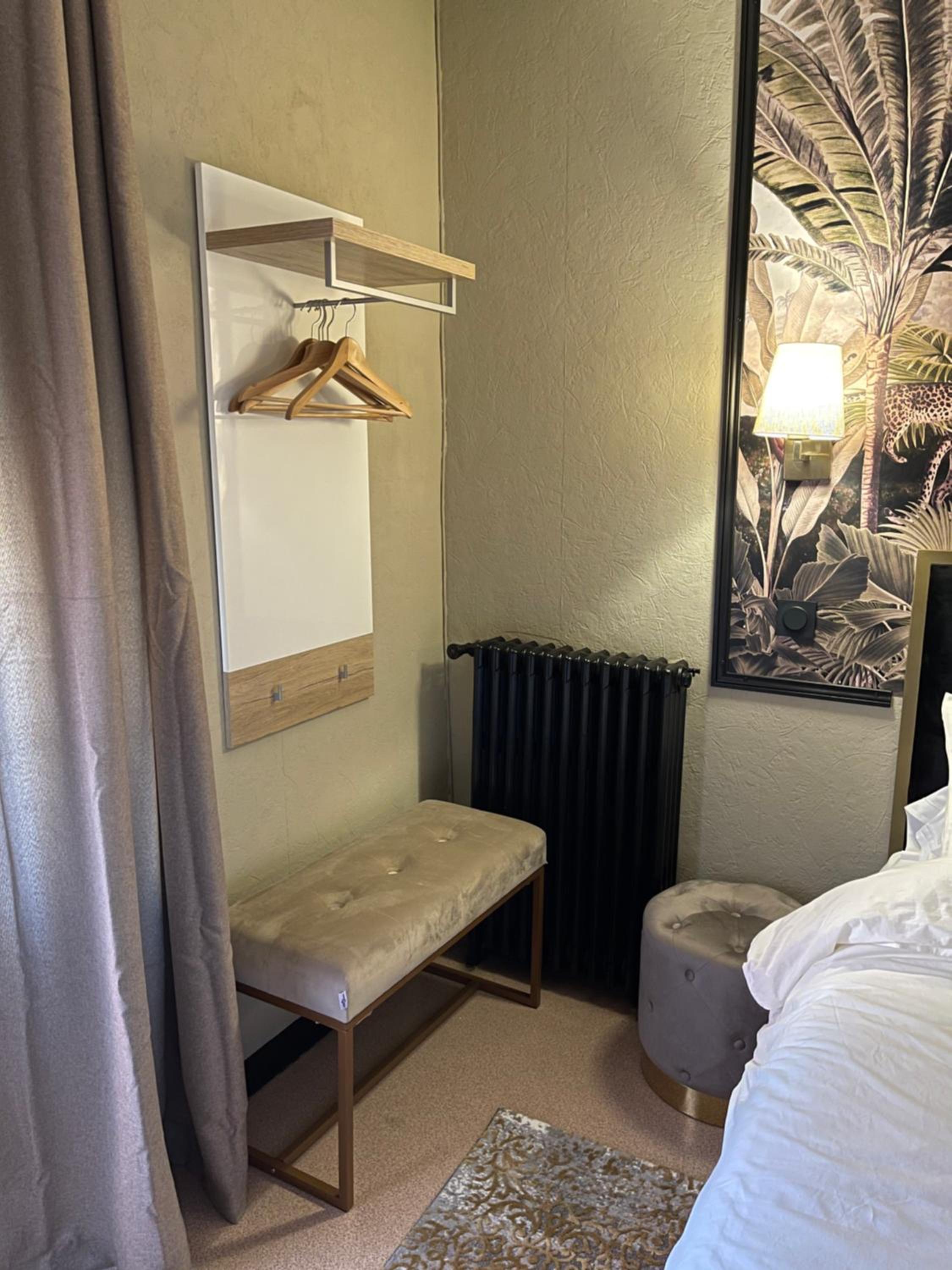 Queen Room with Balcony photo 2