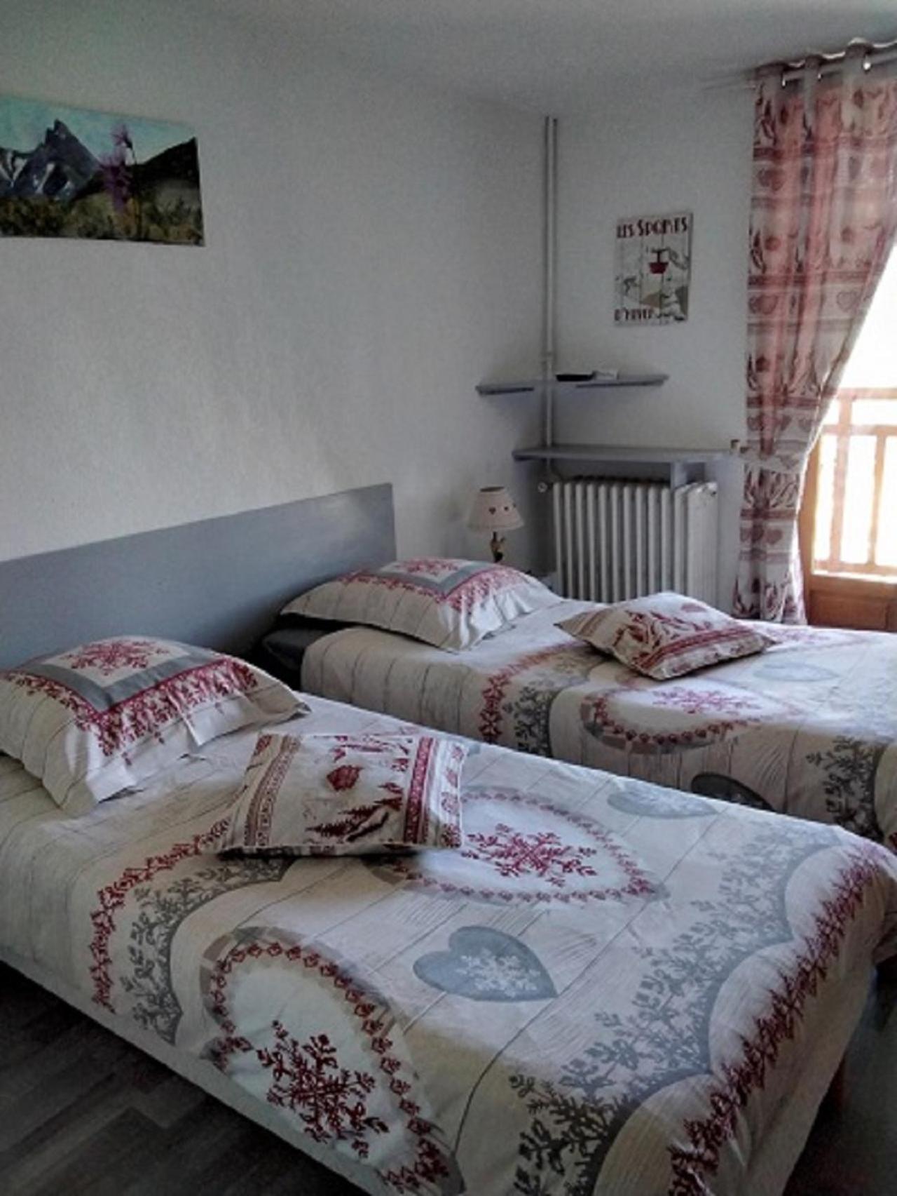 Double or Twin Room with Mountain View photo 2