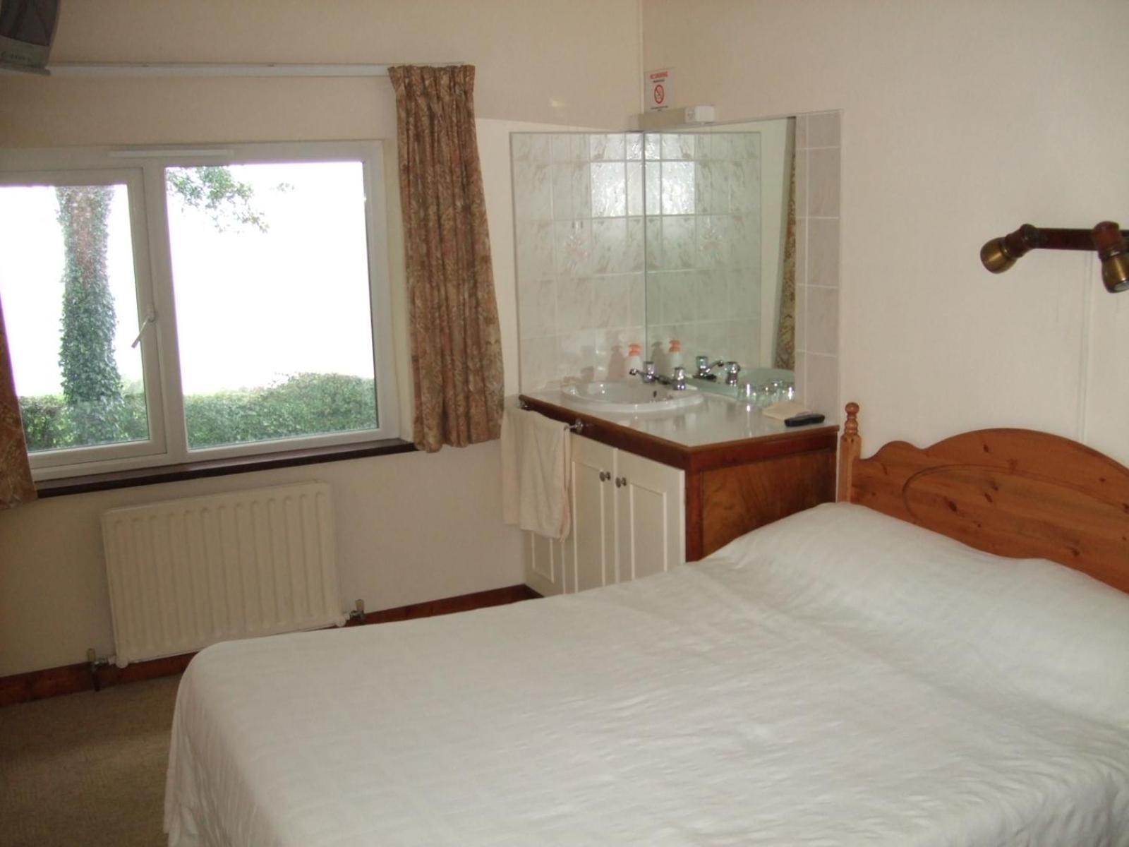 Double or Twin Room with Bathroom photo 1